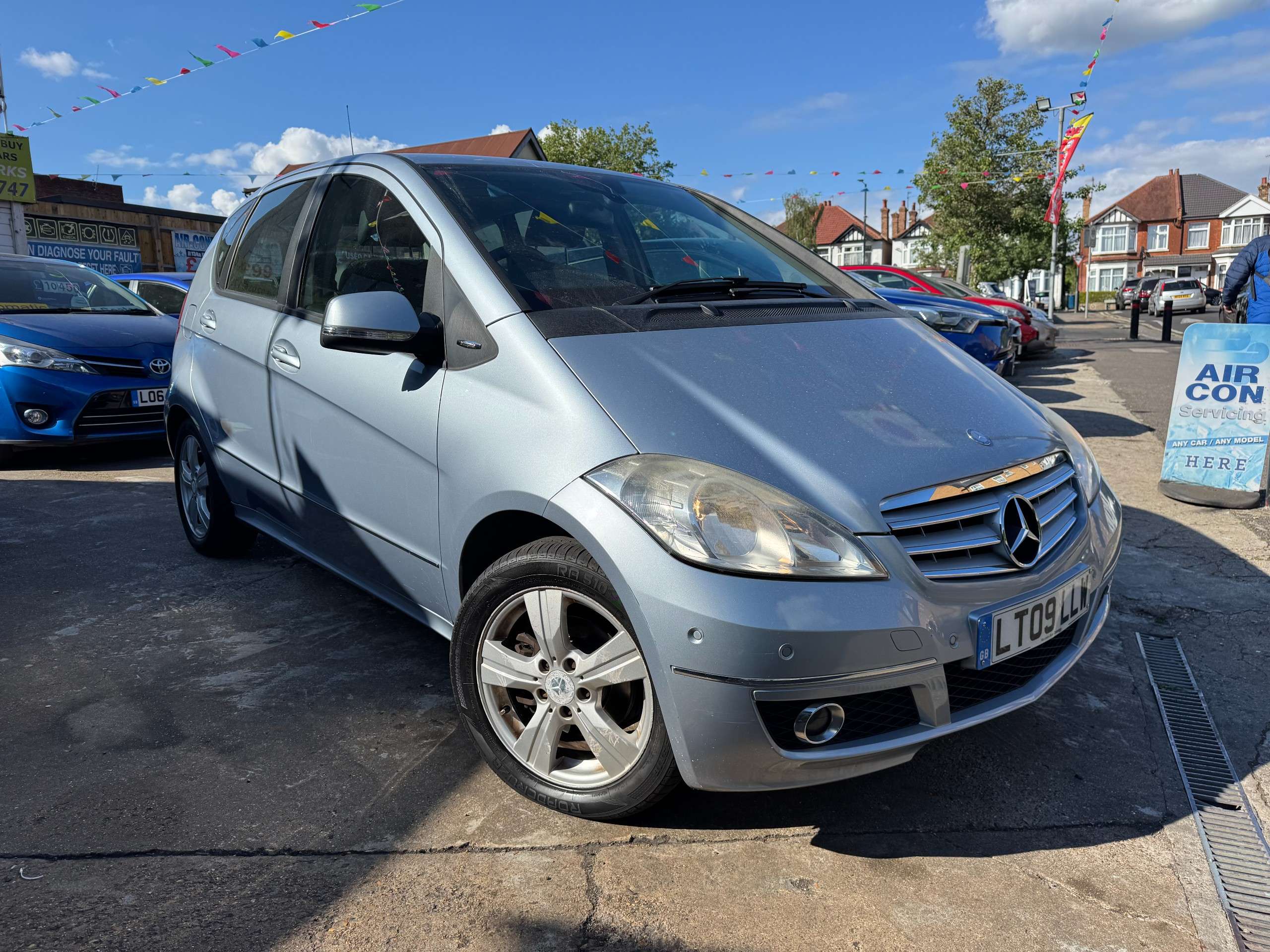 A 2009 MERCEDES-BENZ A CLASS 1.7 A170 Avantgarde SE Hatchback 5dr Petrol CVT (166 g/km, 116 bhp) A 2009 MERCEDES-BENZ A CLASS 1.7 A170 Avantgarde SE Hatchback 5dr Petrol CVT (166 g/km, 116 bhp)