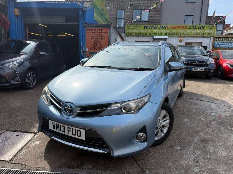 A 2013 TOYOTA AURIS 1.8 VVT-h Excel Touring Sports 5dr Petrol Hybrid CVT Euro 5 (s/s) (136 ps) A 2013 TOYOTA AURIS 1.8 VVT-h Excel Touring Sports 5dr Petrol Hybrid CVT Euro 5 (s/s) (136 ps)