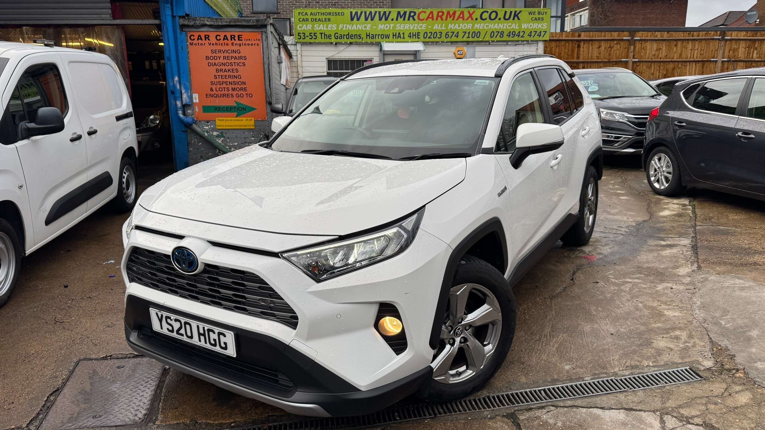 A 2020 TOYOTA RAV4 2.5 VVT-h Design SUV 5dr Petrol Hybrid CVT 4WD Euro 6 (s/s) (222 ps) A 2020 TOYOTA RAV4 2.5 VVT-h Design SUV 5dr Petrol Hybrid CVT 4WD Euro 6 (s/s) (222 ps)