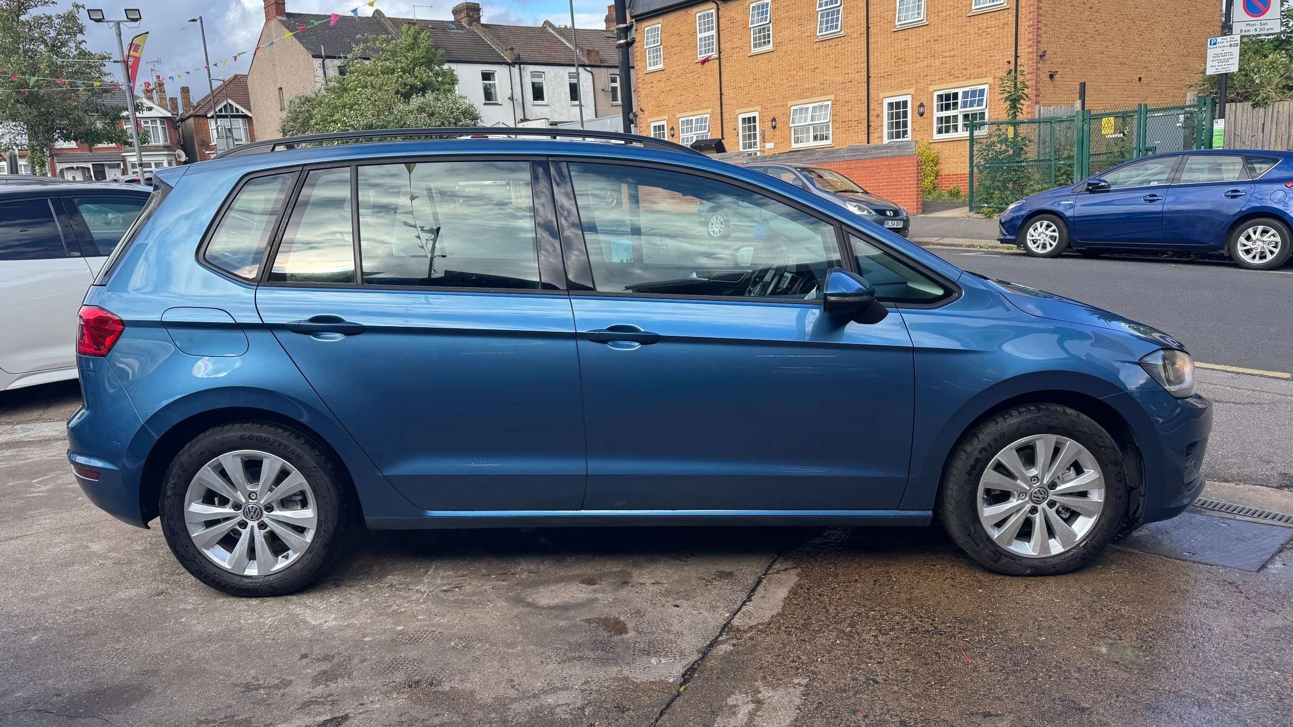 2017 VOLKSWAGEN GOLF SV 2017 VOLKSWAGEN GOLF SV
