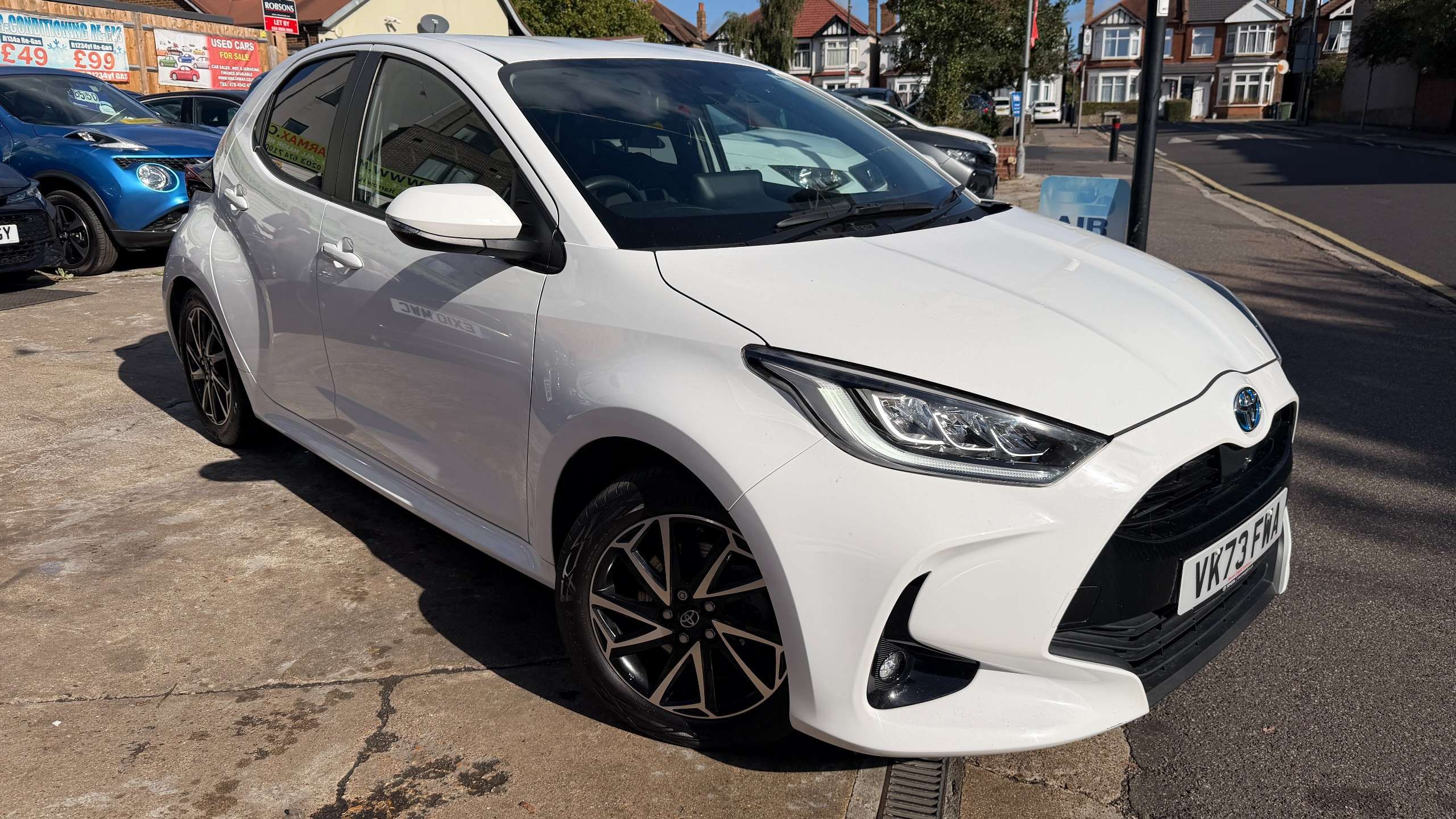 A 2023 TOYOTA YARIS 1.5 VVT-h Design Hatchback 5dr Petrol Hybrid E-CVT Euro 6 (s/s) (116 ps) A 2023 TOYOTA YARIS 1.5 VVT-h Design Hatchback 5dr Petrol Hybrid E-CVT Euro 6 (s/s) (116 ps)