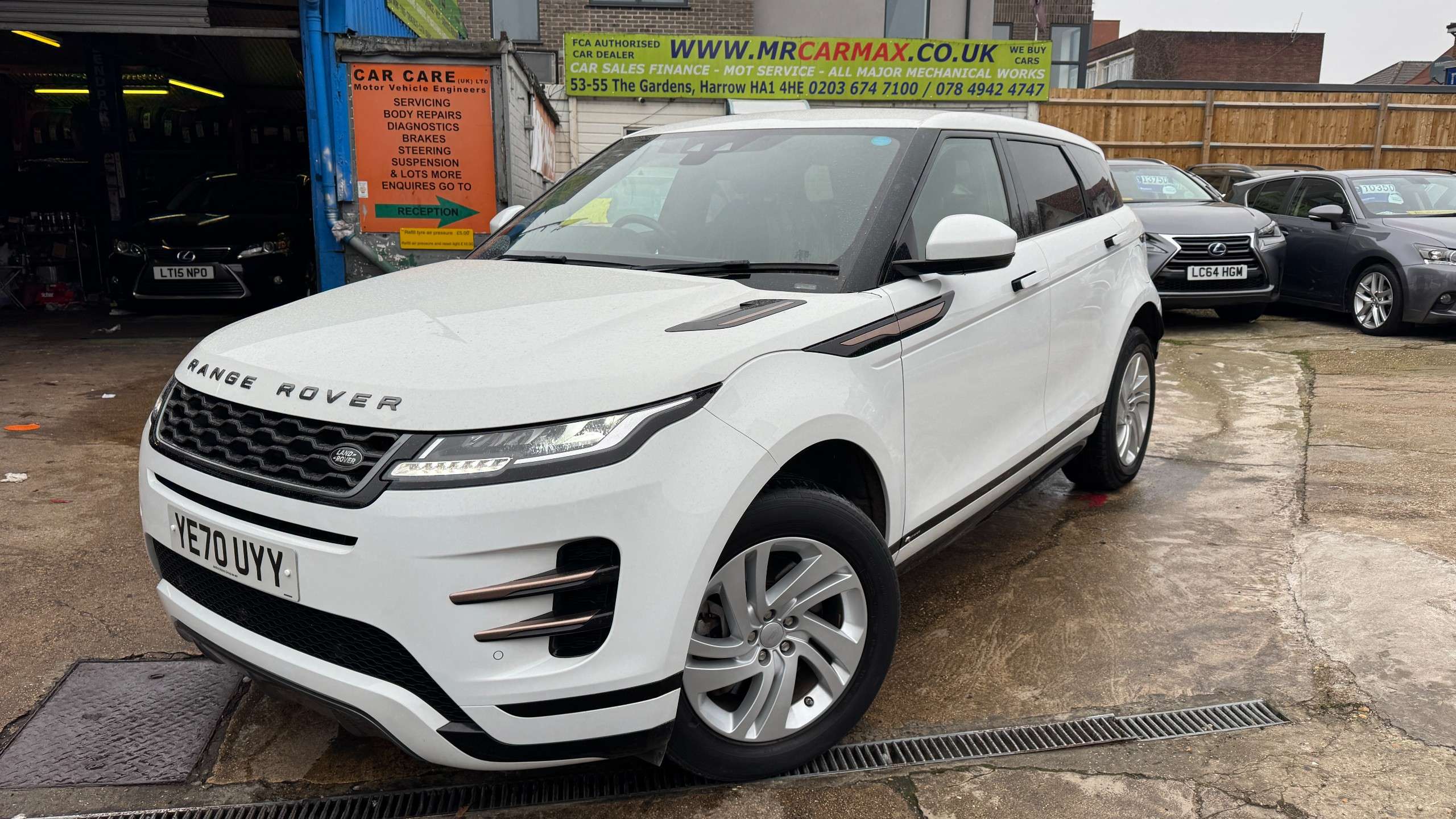 A 2020 LAND ROVER RANGE ROVER EVOQUE R-DYNAMIC S A 2020 LAND ROVER RANGE ROVER EVOQUE R-DYNAMIC S