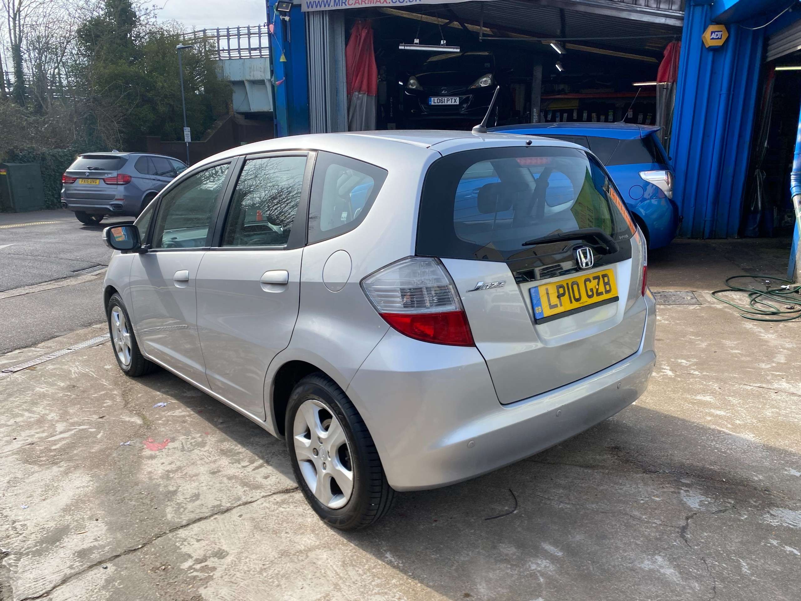 A 2010 HONDA JAZZ 1.4 i-VTEC ES Hatchback 5dr Petrol i SHIFT Euro 5 (99 ps) A 2010 HONDA JAZZ 1.4 i-VTEC ES Hatchback 5dr Petrol i SHIFT Euro 5 (99 ps)