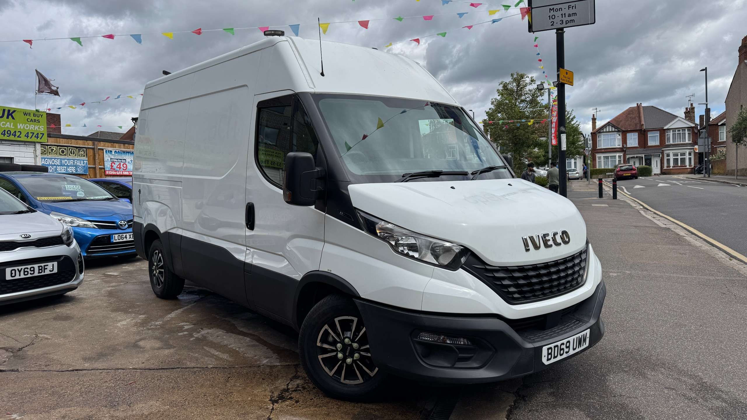 A 2020 IVECO DAILY 2.3D HPI 12V 35S 3520 Panel Van 5dr Diesel Manual MWB H1 Euro 6 (s/s) (116 ps) A 2020 IVECO DAILY 2.3D HPI 12V 35S 3520 Panel Van 5dr Diesel Manual MWB H1 Euro 6 (s/s) (116 ps)