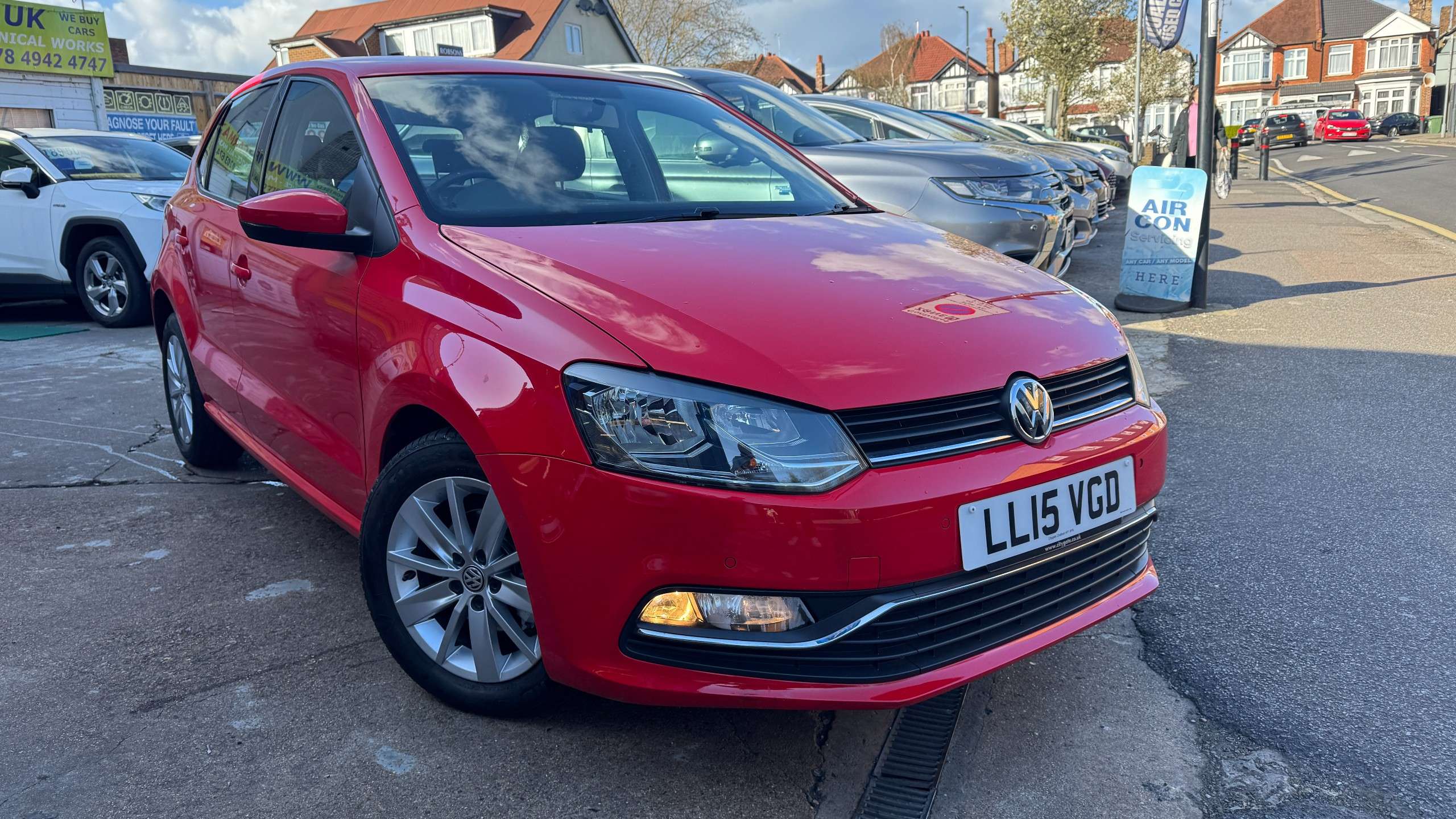 A 2015 VOLKSWAGEN POLO 1.2 TSI BlueMotion Tech SE Hatchback 5dr Petrol DSG Euro 6 (s/s) (90 ps) A 2015 VOLKSWAGEN POLO 1.2 TSI BlueMotion Tech SE Hatchback 5dr Petrol DSG Euro 6 (s/s) (90 ps)