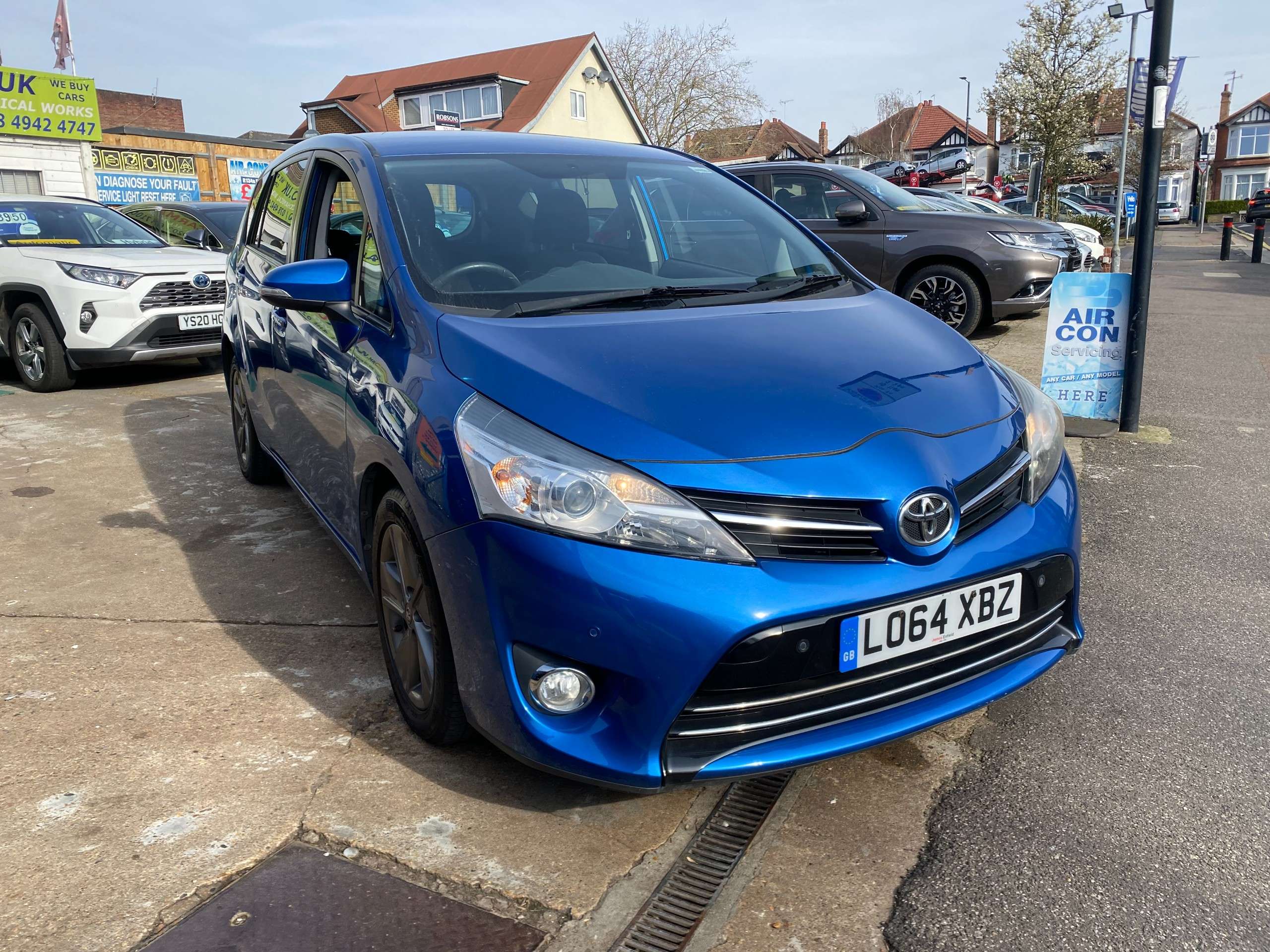 A 2014 TOYOTA VERSO 1.8 V-Matic Trend MPV 5dr Petrol Multidrive S Euro 5 Euro 5 (147 ps) A 2014 TOYOTA VERSO 1.8 V-Matic Trend MPV 5dr Petrol Multidrive S Euro 5 Euro 5 (147 ps)