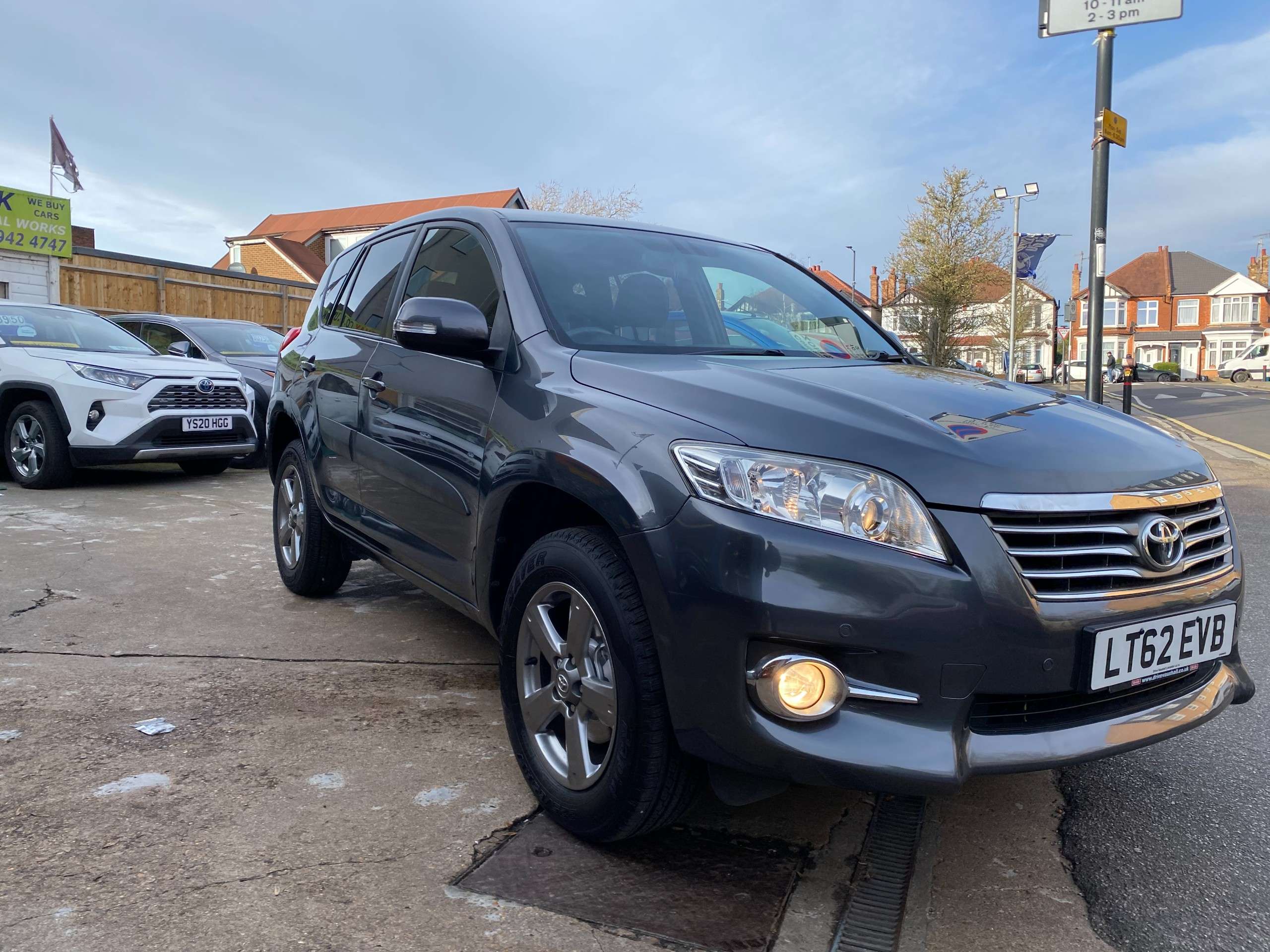 A 2012 TOYOTA RAV4 2.0 V-Matic XT-R SUV 5dr Petrol Multidrive S 4WD Euro 5 (158 ps) A 2012 TOYOTA RAV4 2.0 V-Matic XT-R SUV 5dr Petrol Multidrive S 4WD Euro 5 (158 ps)