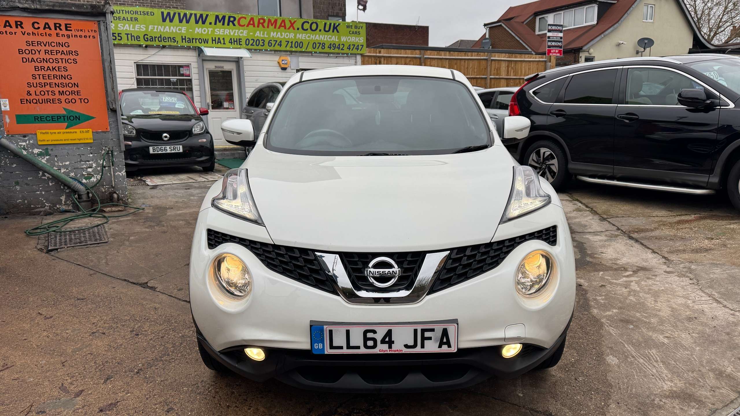 A 2014 NISSAN JUKE 1.6 Acenta Premium SUV 5dr Petrol XTRON Euro 5 (117 ps) A 2014 NISSAN JUKE 1.6 Acenta Premium SUV 5dr Petrol XTRON Euro 5 (117 ps)