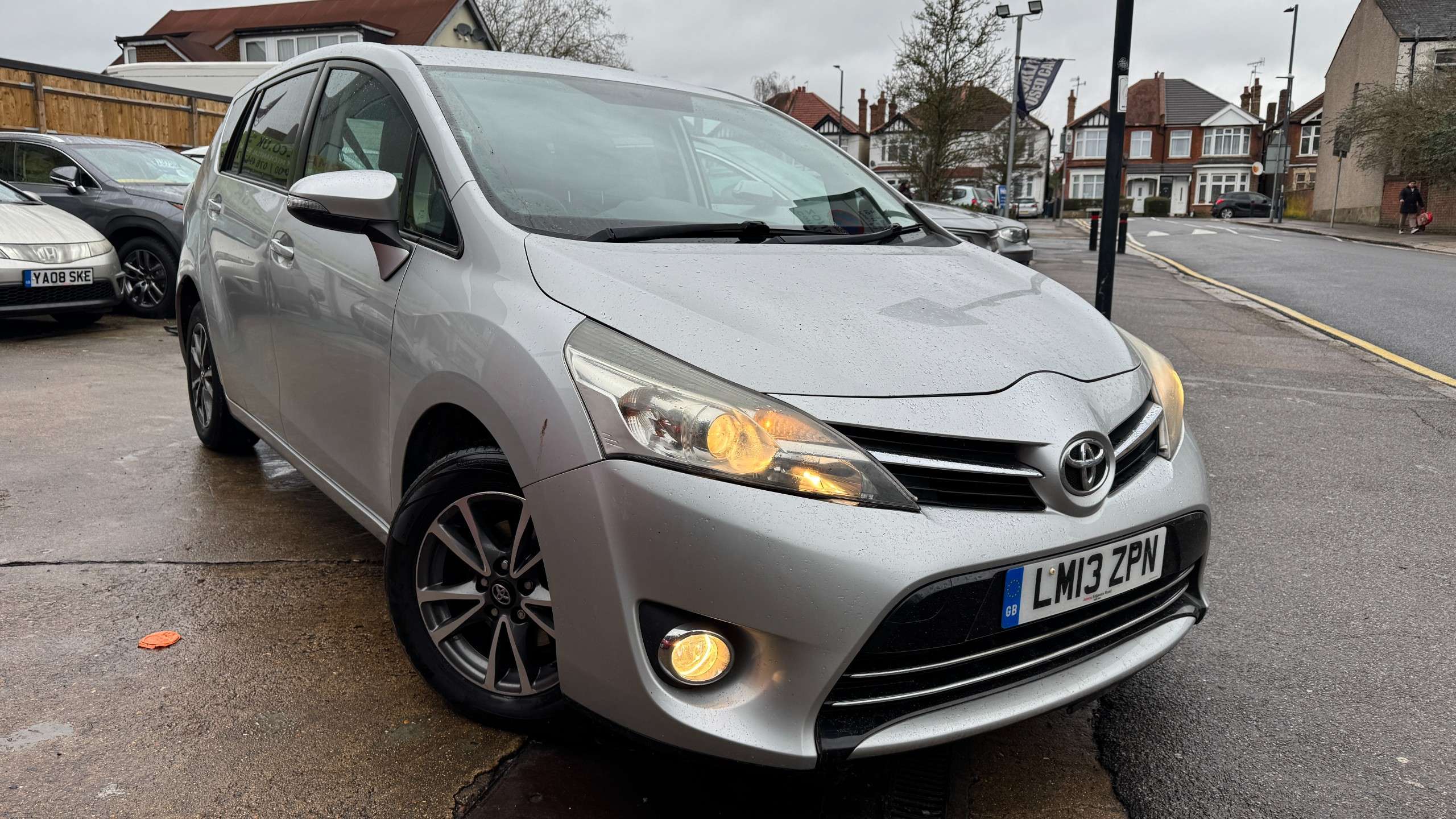 A 2013 TOYOTA VERSO 1.6 V-Matic Icon MPV 5dr Petrol Manual Euro 5 Euro 5 (132 ps) A 2013 TOYOTA VERSO 1.6 V-Matic Icon MPV 5dr Petrol Manual Euro 5 Euro 5 (132 ps)