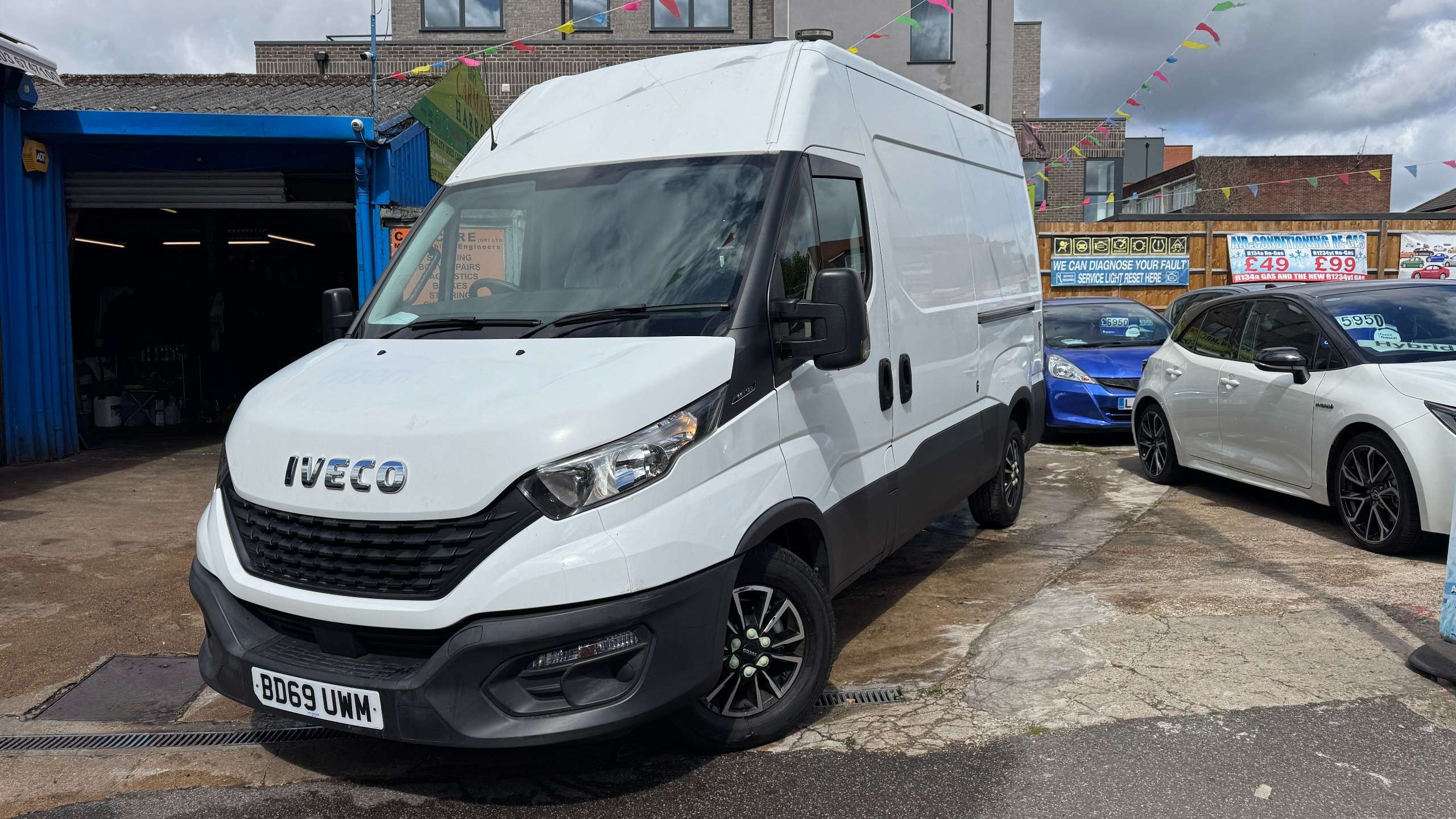 A 2020 IVECO DAILY 2.3D HPI 12V 35S 3520 Panel Van 5dr Diesel Manual MWB H1 Euro 6 (s/s) (116 ps) A 2020 IVECO DAILY 2.3D HPI 12V 35S 3520 Panel Van 5dr Diesel Manual MWB H1 Euro 6 (s/s) (116 ps)