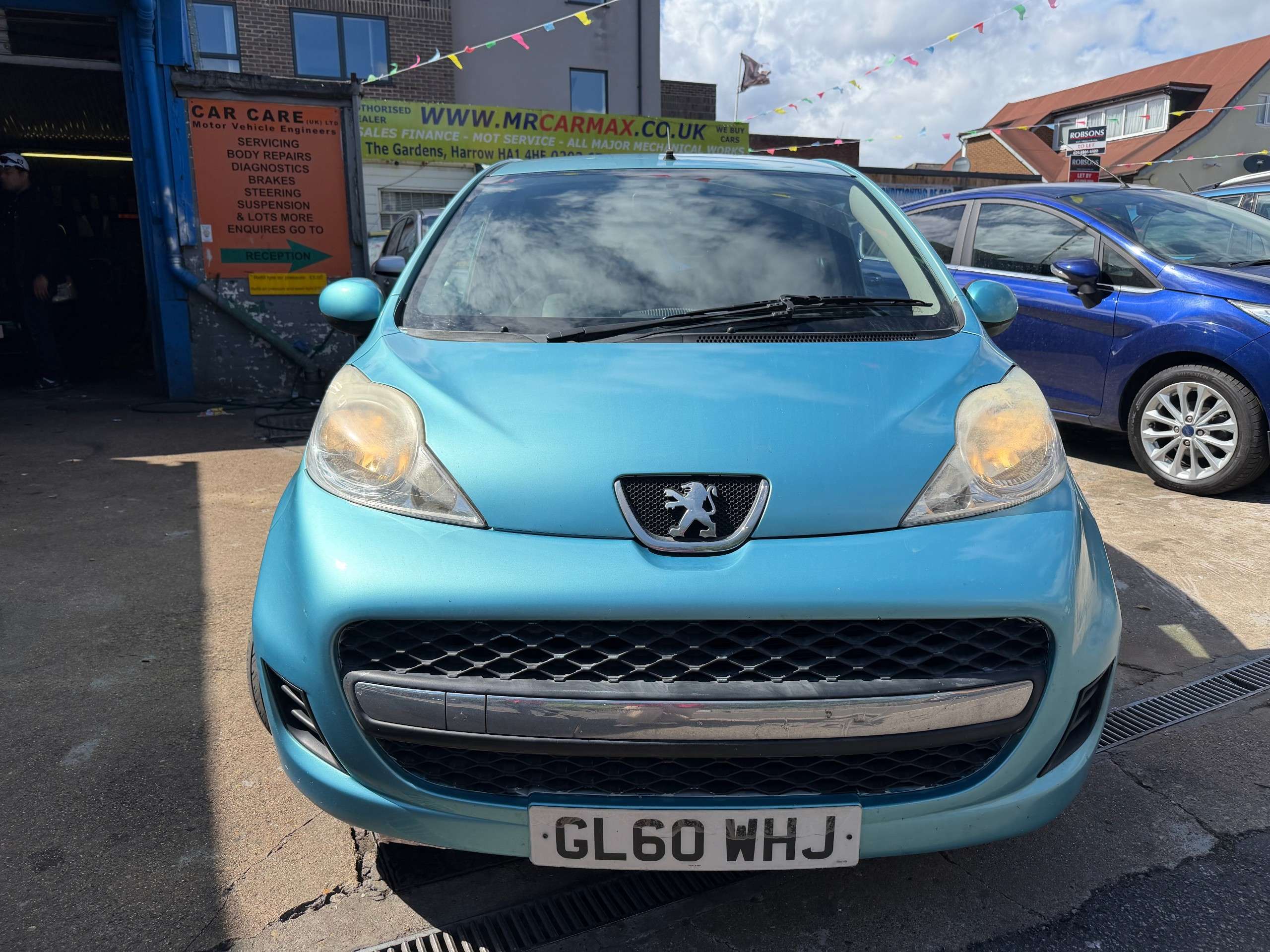A 2011 PEUGEOT 107 1.0 12V Envy Hatchback 5dr Petrol Manual Euro 5 (68 ps) A 2011 PEUGEOT 107 1.0 12V Envy Hatchback 5dr Petrol Manual Euro 5 (68 ps)