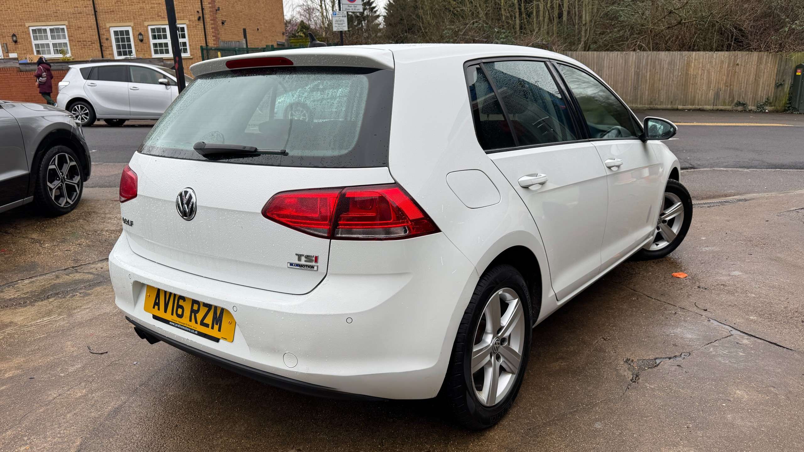A 2016 VOLKSWAGEN GOLF 1.4 TSI BlueMotion Tech Match Edition Hatchback 5dr Petrol DSG Euro 6 (s/s) (125 ps) A 2016 VOLKSWAGEN GOLF 1.4 TSI BlueMotion Tech Match Edition Hatchback 5dr Petrol DSG Euro 6 (s/s) (125 ps)