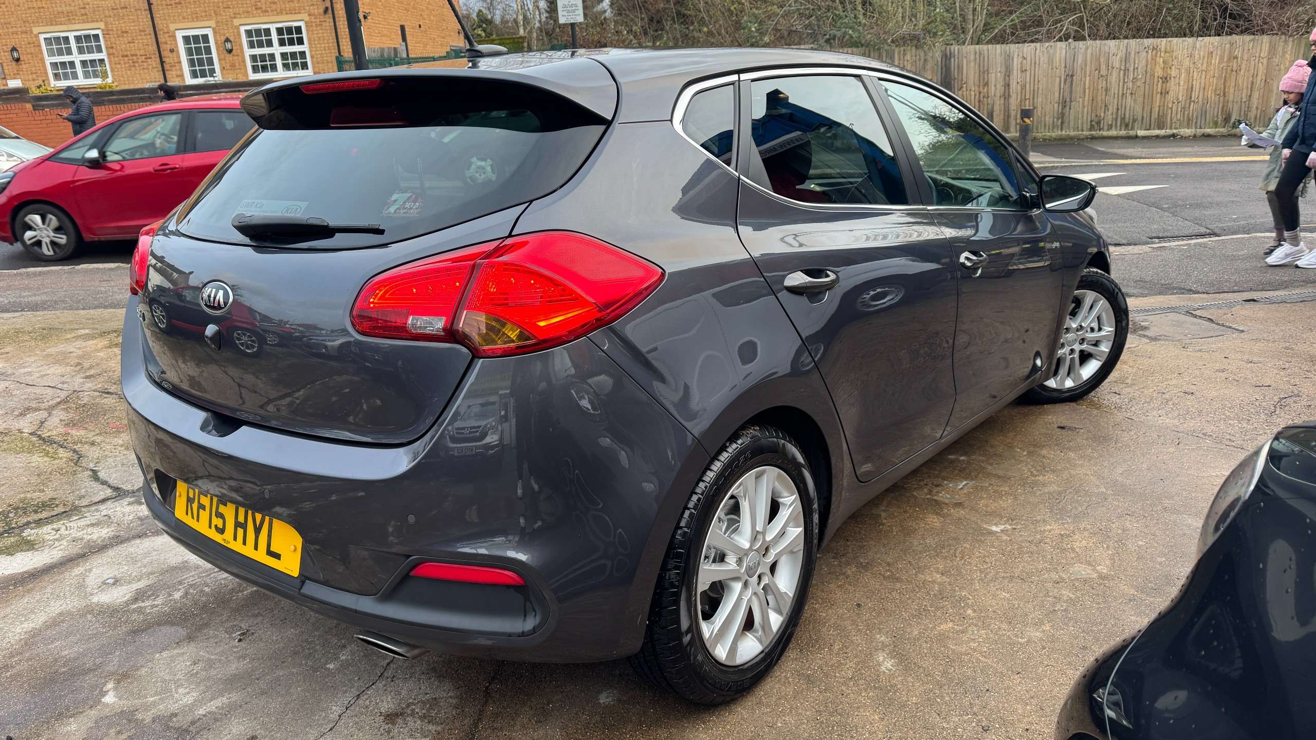 A 2015 KIA CEED 1.6 GDi 3 Hatchback 5dr Petrol DCT Euro 5 (133 bhp) A 2015 KIA CEED 1.6 GDi 3 Hatchback 5dr Petrol DCT Euro 5 (133 bhp)