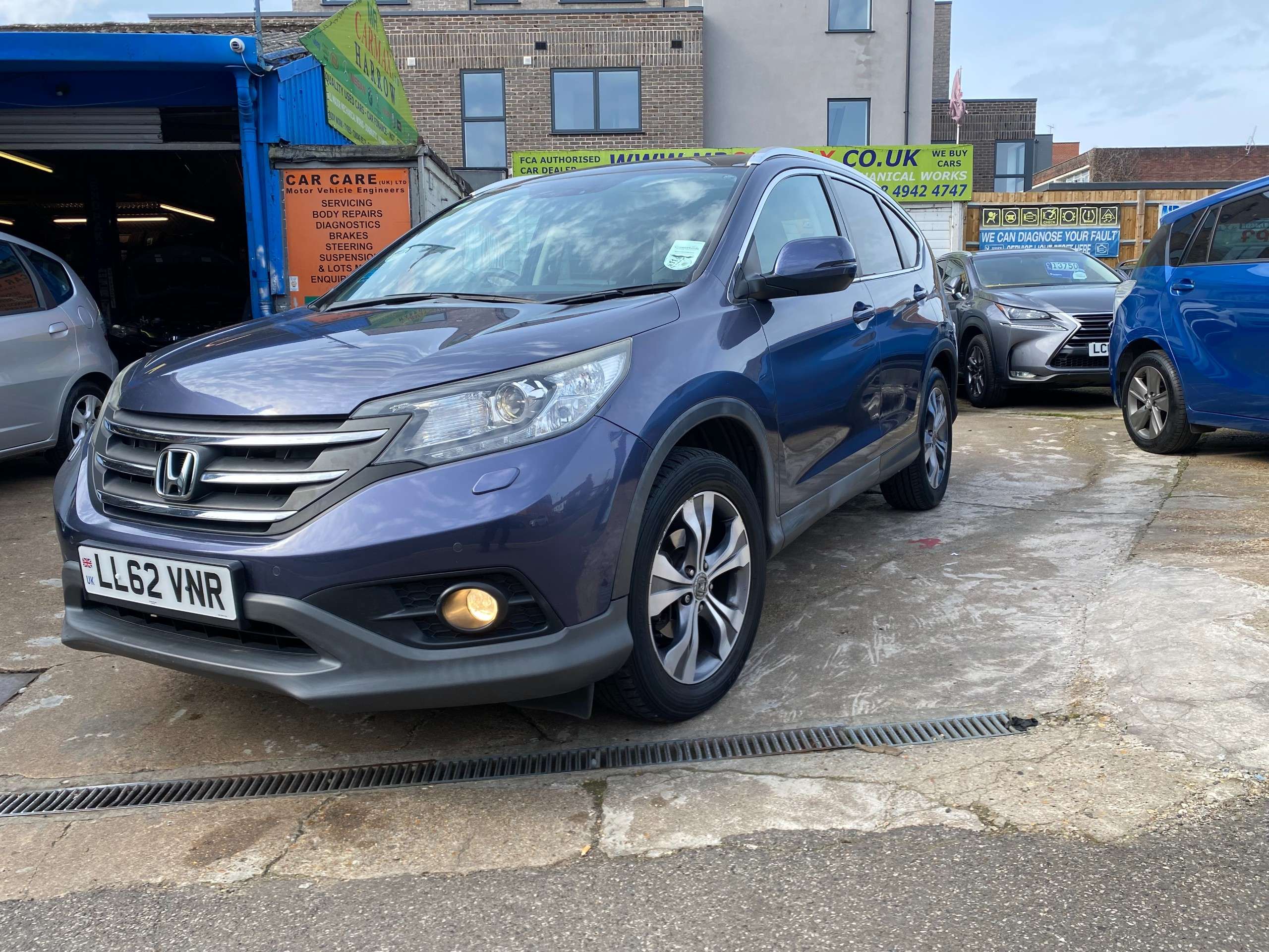 A 2012 HONDA CR-V 2.0 i-VTEC EX SUV 5dr Petrol Auto 4WD Euro 5 (155 ps) A 2012 HONDA CR-V 2.0 i-VTEC EX SUV 5dr Petrol Auto 4WD Euro 5 (155 ps)