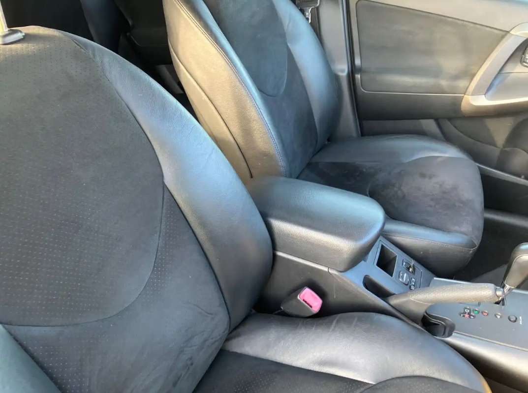 A 2012 TOYOTA RAV4 2.0 V-Matic XT-R SUV 5dr Petrol Multidrive S 4WD Euro 5 (158 ps) A 2012 TOYOTA RAV4 2.0 V-Matic XT-R SUV 5dr Petrol Multidrive S 4WD Euro 5 (158 ps)