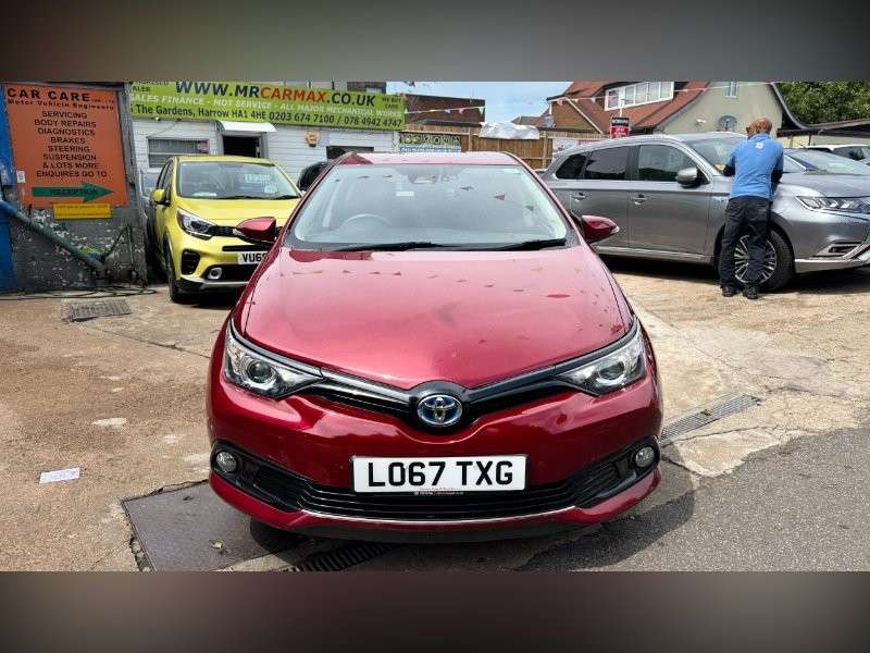 A 2018 TOYOTA AURIS 1.8 VVT-h Design Hatchback 5dr Petrol Hybrid CVT Euro 6 (s/s) (136 ps) A 2018 TOYOTA AURIS 1.8 VVT-h Design Hatchback 5dr Petrol Hybrid CVT Euro 6 (s/s) (136 ps)