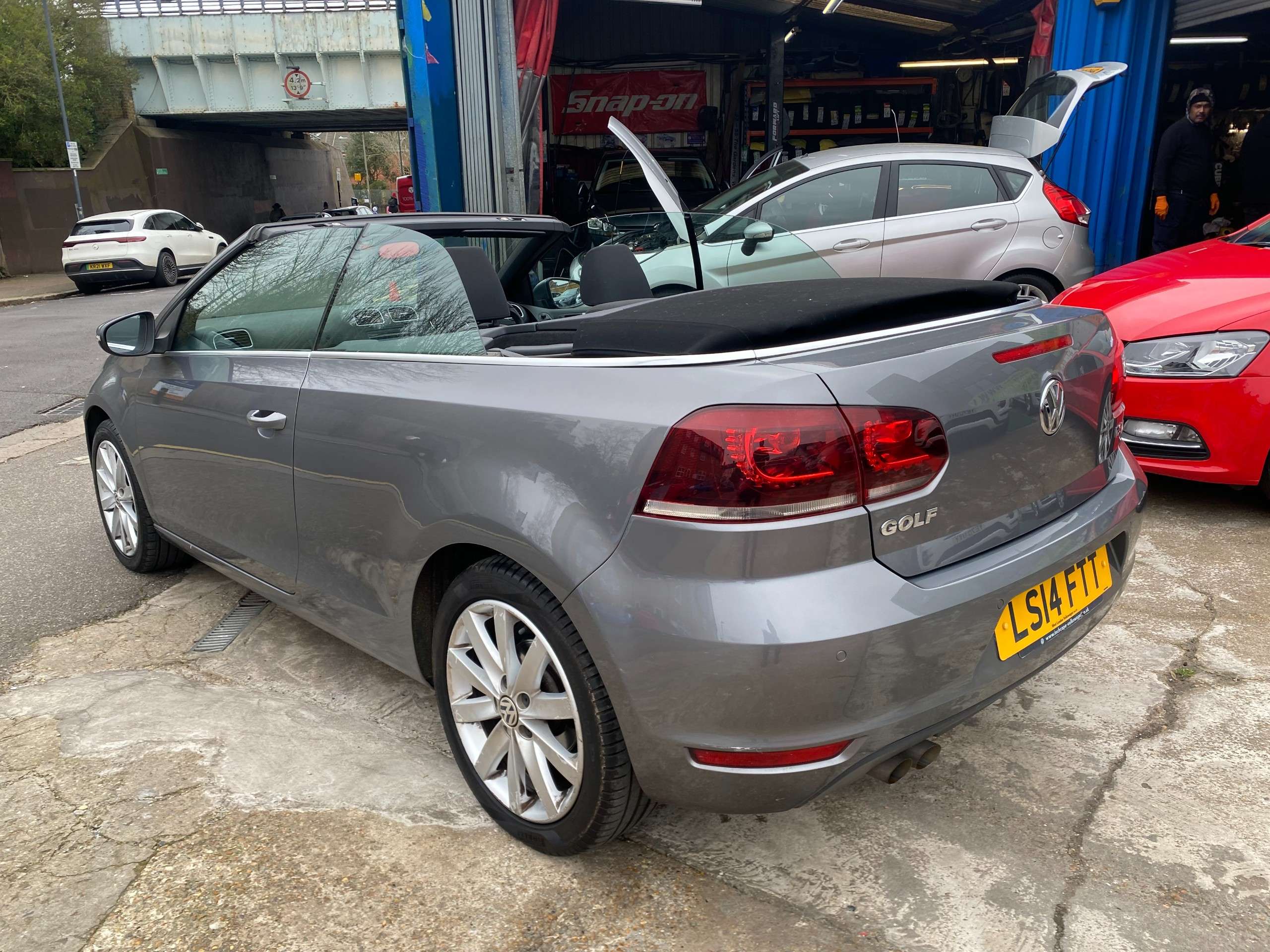 A 2014 VOLKSWAGEN GOLF 1.4 TSI S Cabriolet 2dr Petrol Manual Euro 5 (122 ps) A 2014 VOLKSWAGEN GOLF 1.4 TSI S Cabriolet 2dr Petrol Manual Euro 5 (122 ps)