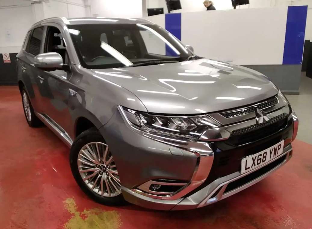 A 2018 MITSUBISHI OUTLANDER 2.4h TwinMotor 13.8kWh 4h SUV 5dr Petrol Plug-in Hybrid CVT 4WD Euro 6 (s/s) (209 ps) A 2018 MITSUBISHI OUTLANDER 2.4h TwinMotor 13.8kWh 4h SUV 5dr Petrol Plug-in Hybrid CVT 4WD Euro 6 (s/s) (209 ps)