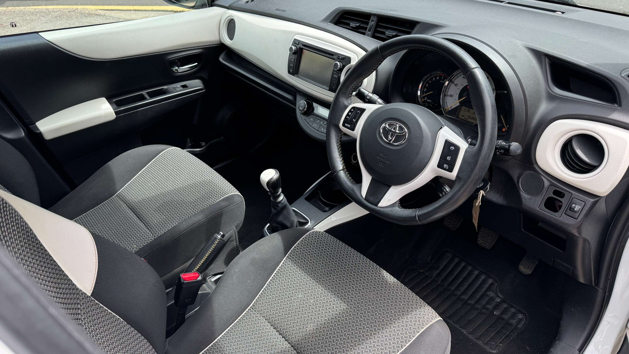 2014 TOYOTA YARIS 2014 TOYOTA YARIS
