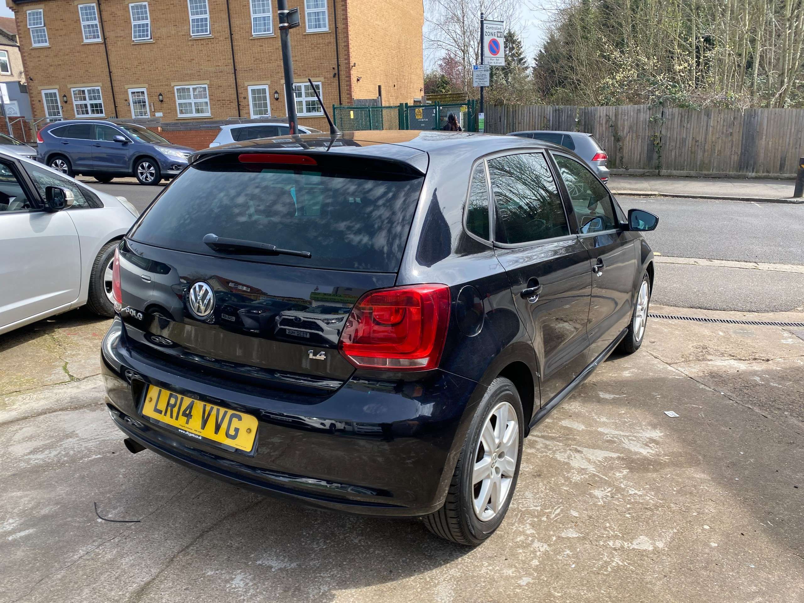 A 2014 VOLKSWAGEN POLO 1.4 Match Edition Hatchback 5dr Petrol DSG Euro 5 (85 ps) A 2014 VOLKSWAGEN POLO 1.4 Match Edition Hatchback 5dr Petrol DSG Euro 5 (85 ps)