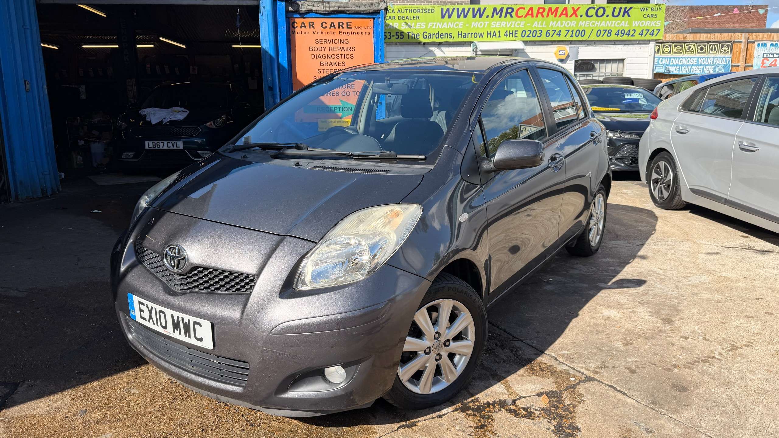 A 2010 TOYOTA YARIS 1.33 Dual VVT-i TR Hatchback 5dr Petrol Manual Euro 4 (s/s) (101 ps) A 2010 TOYOTA YARIS 1.33 Dual VVT-i TR Hatchback 5dr Petrol Manual Euro 4 (s/s) (101 ps)