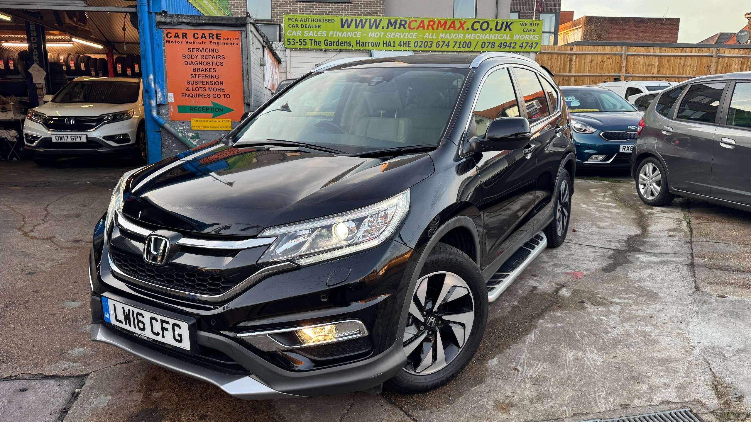 A 2016 HONDA CR-V 2.0 i-VTEC EX SUV 5dr Petrol Auto 4WD Euro 6 (155 ps) A 2016 HONDA CR-V 2.0 i-VTEC EX SUV 5dr Petrol Auto 4WD Euro 6 (155 ps)