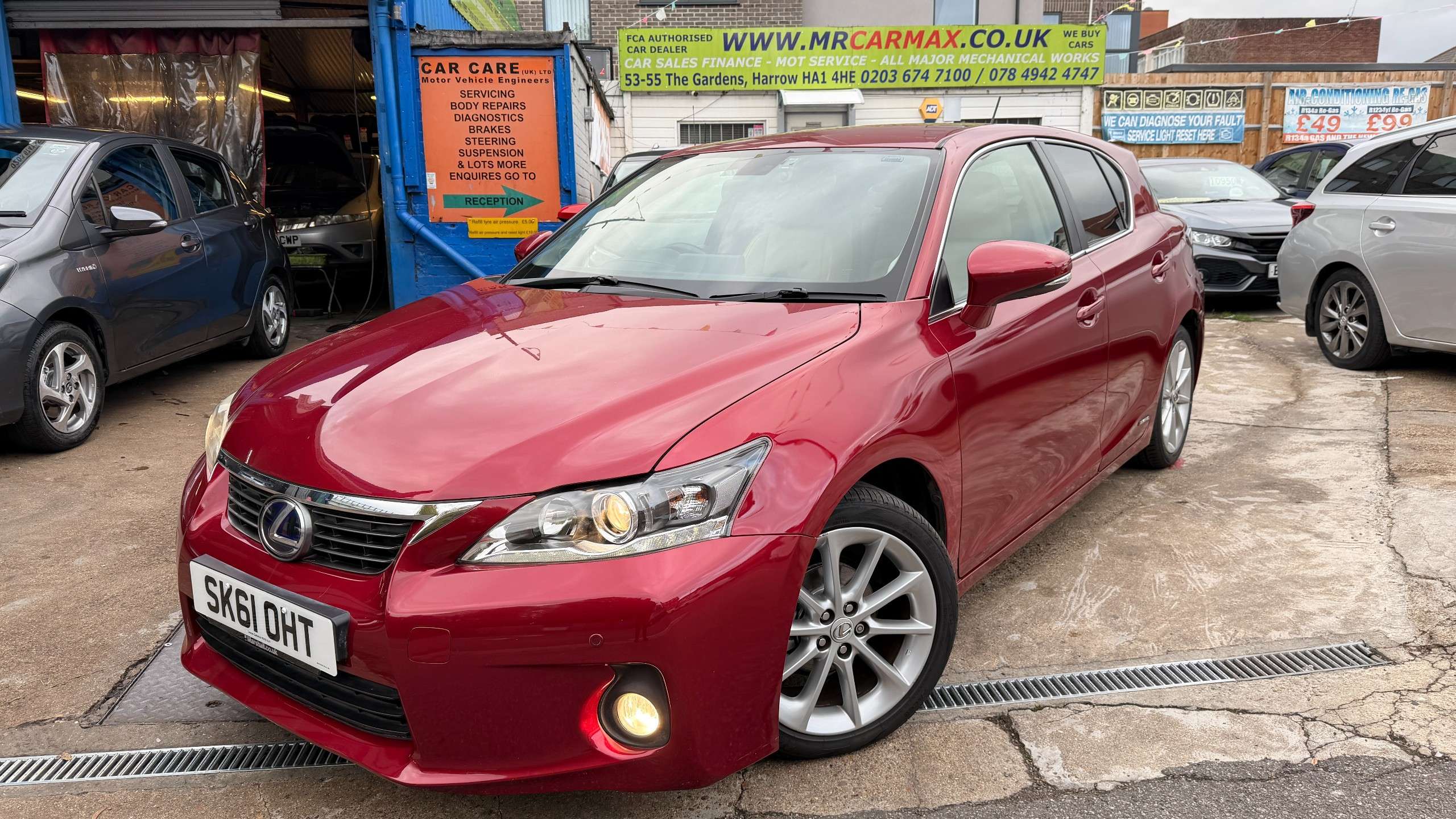 A 2011 LEXUS CT 1.8 200h SE-L Hatchback 5dr Petrol Hybrid CVT Euro 5 (s/s) (136 ps) A 2011 LEXUS CT 1.8 200h SE-L Hatchback 5dr Petrol Hybrid CVT Euro 5 (s/s) (136 ps)