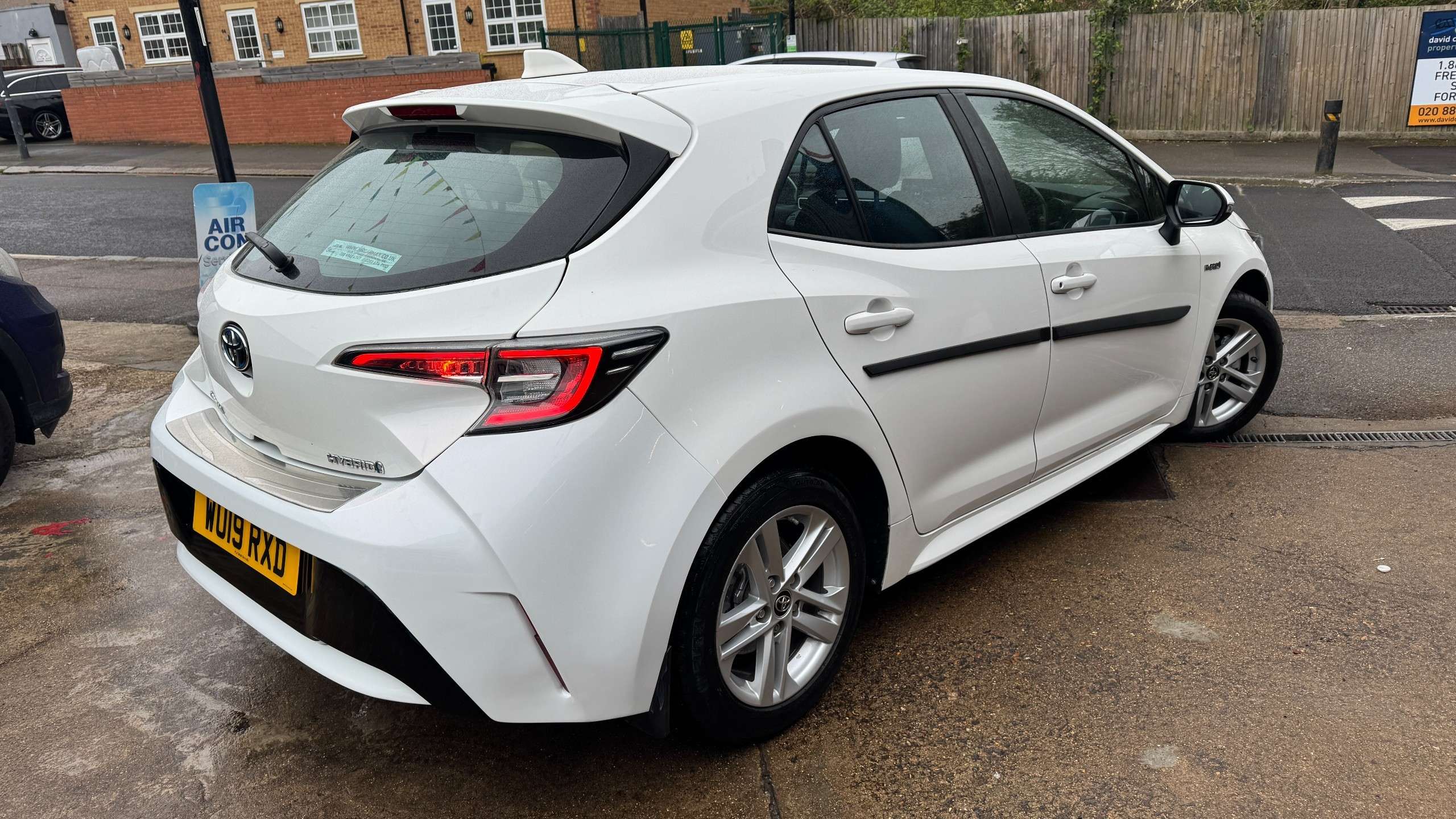 A 2019 TOYOTA COROLLA 1.8 VVT-h Icon Hatchback 5dr Petrol Hybrid CVT Euro 6 (s/s) (122 ps) A 2019 TOYOTA COROLLA 1.8 VVT-h Icon Hatchback 5dr Petrol Hybrid CVT Euro 6 (s/s) (122 ps)