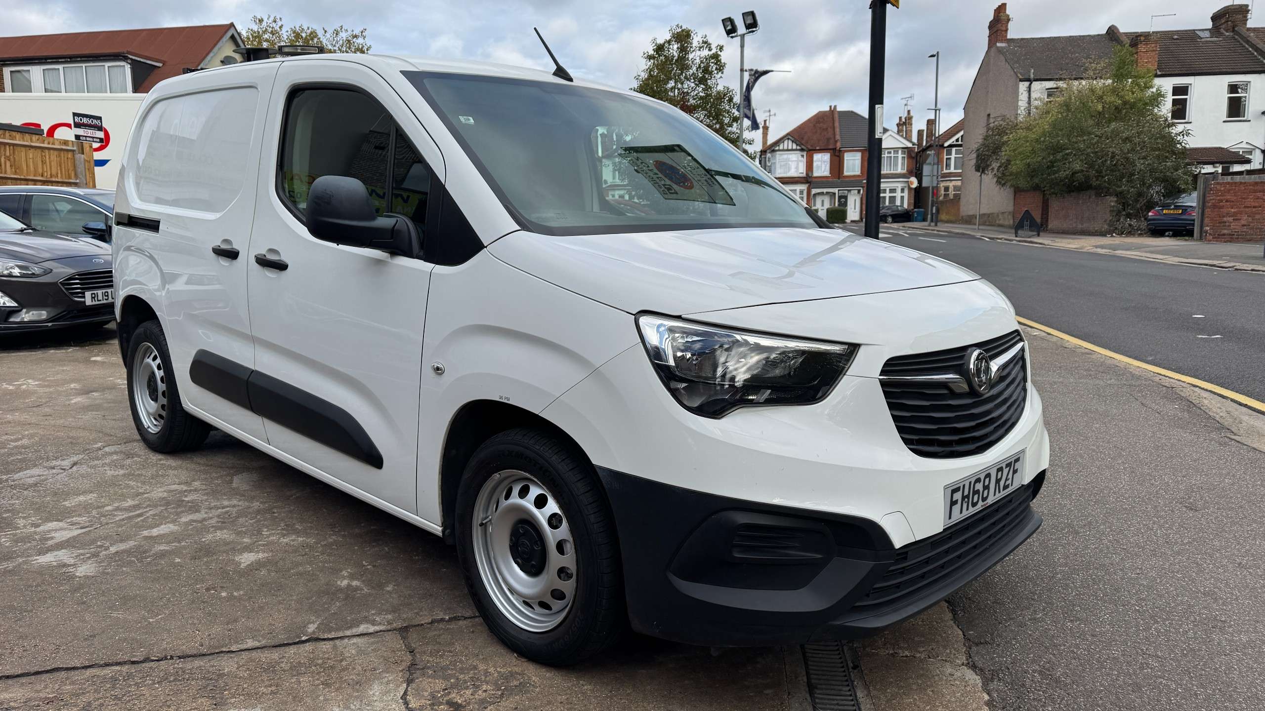 A 2019 VAUXHALL COMBO 1.6 Turbo D 2300 Edition Panel Van 4dr Diesel Manual L1 H1 Euro 6 (s/s) (100 ps) A 2019 VAUXHALL COMBO 1.6 Turbo D 2300 Edition Panel Van 4dr Diesel Manual L1 H1 Euro 6 (s/s) (100 ps)