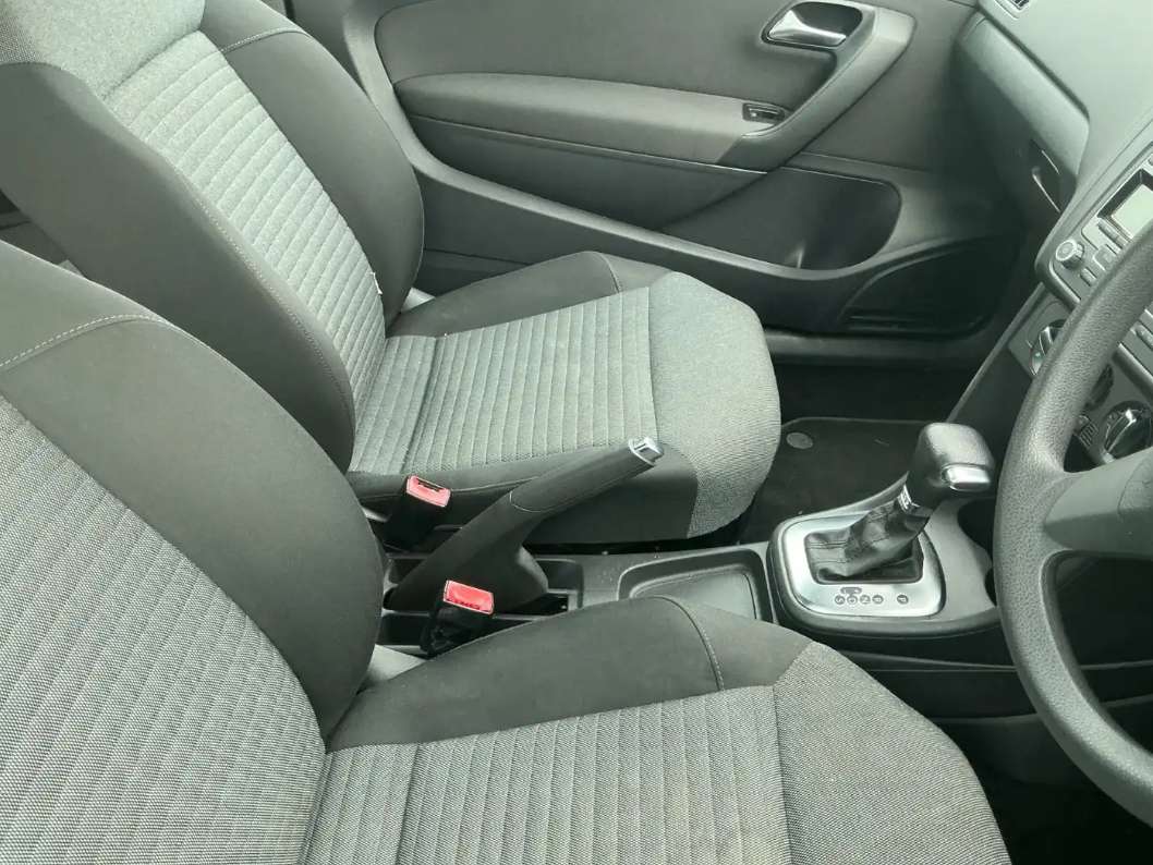 A 2010 VOLKSWAGEN POLO 1.4 SE Hatchback 3dr Petrol DSG Euro 5 (85 ps) A 2010 VOLKSWAGEN POLO 1.4 SE Hatchback 3dr Petrol DSG Euro 5 (85 ps)