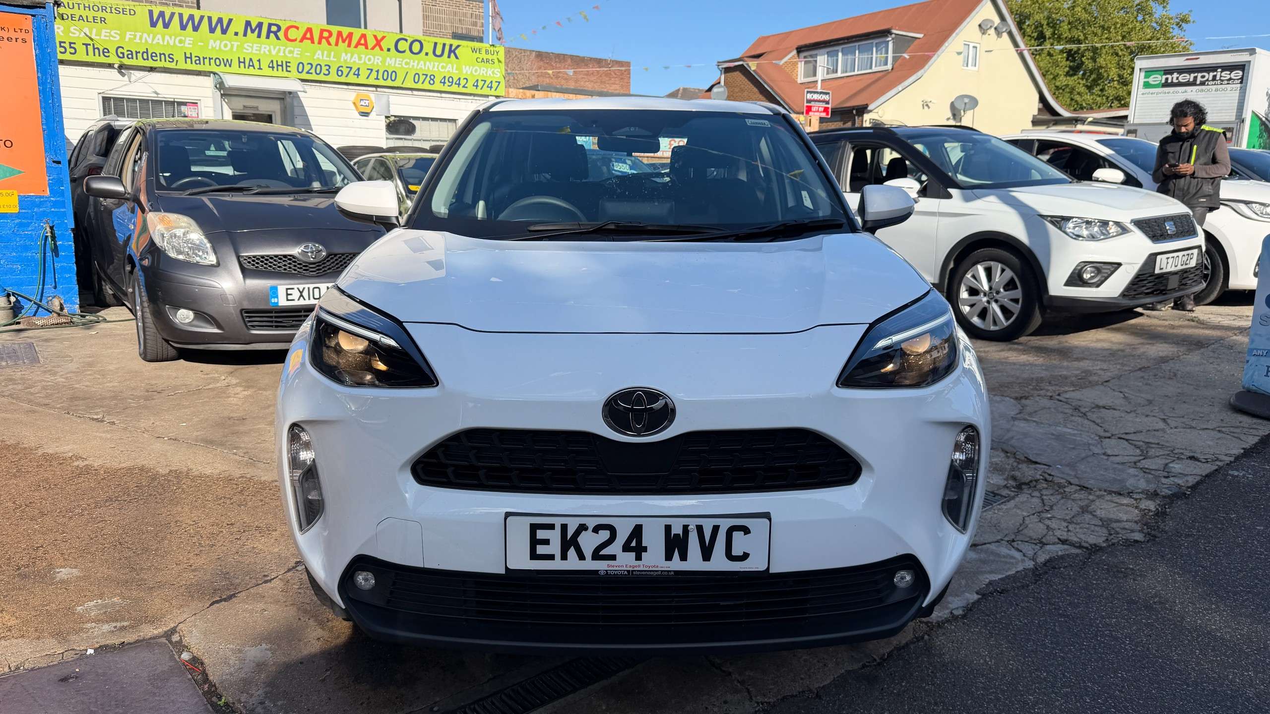 A 2024 TOYOTA YARIS CROSS 1.5 VVT-h Icon SUV 5dr Petrol Hybrid E-CVT Euro 6 (s/s) (116 ps) A 2024 TOYOTA YARIS CROSS 1.5 VVT-h Icon SUV 5dr Petrol Hybrid E-CVT Euro 6 (s/s) (116 ps)