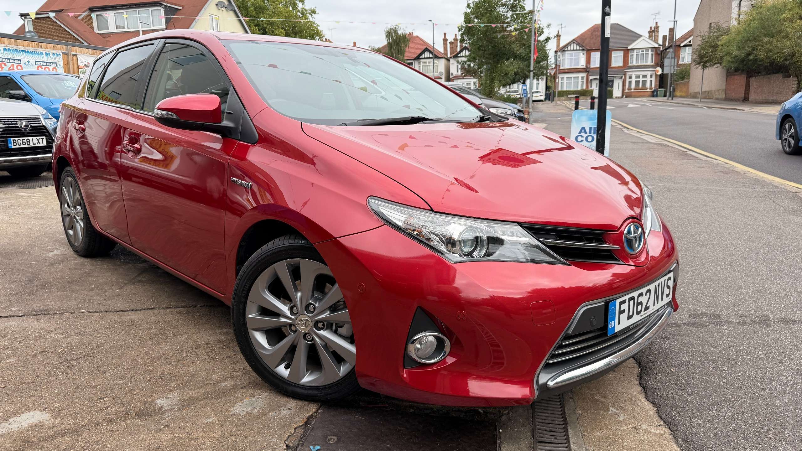 A 2013 TOYOTA AURIS 1.8 VVT-h Excel Hatchback 5dr Petrol Hybrid CVT Euro 5 (s/s) (136 ps) A 2013 TOYOTA AURIS 1.8 VVT-h Excel Hatchback 5dr Petrol Hybrid CVT Euro 5 (s/s) (136 ps)