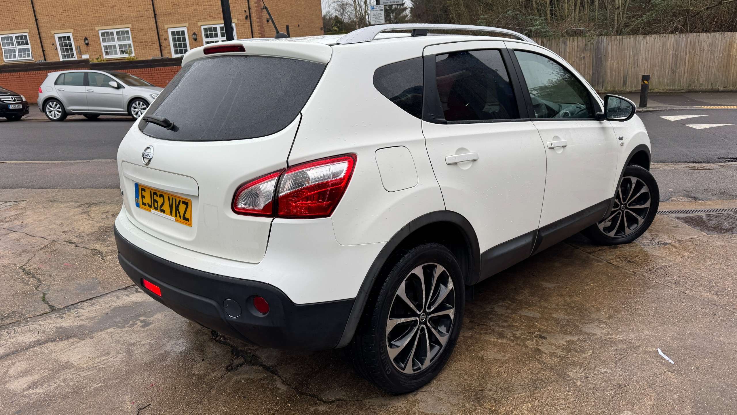 A 2013 NISSAN QASHQAI 1.6 n-tec+ SUV 5dr Petrol CVT 2WD Euro 5 (117 ps) A 2013 NISSAN QASHQAI 1.6 n-tec+ SUV 5dr Petrol CVT 2WD Euro 5 (117 ps)