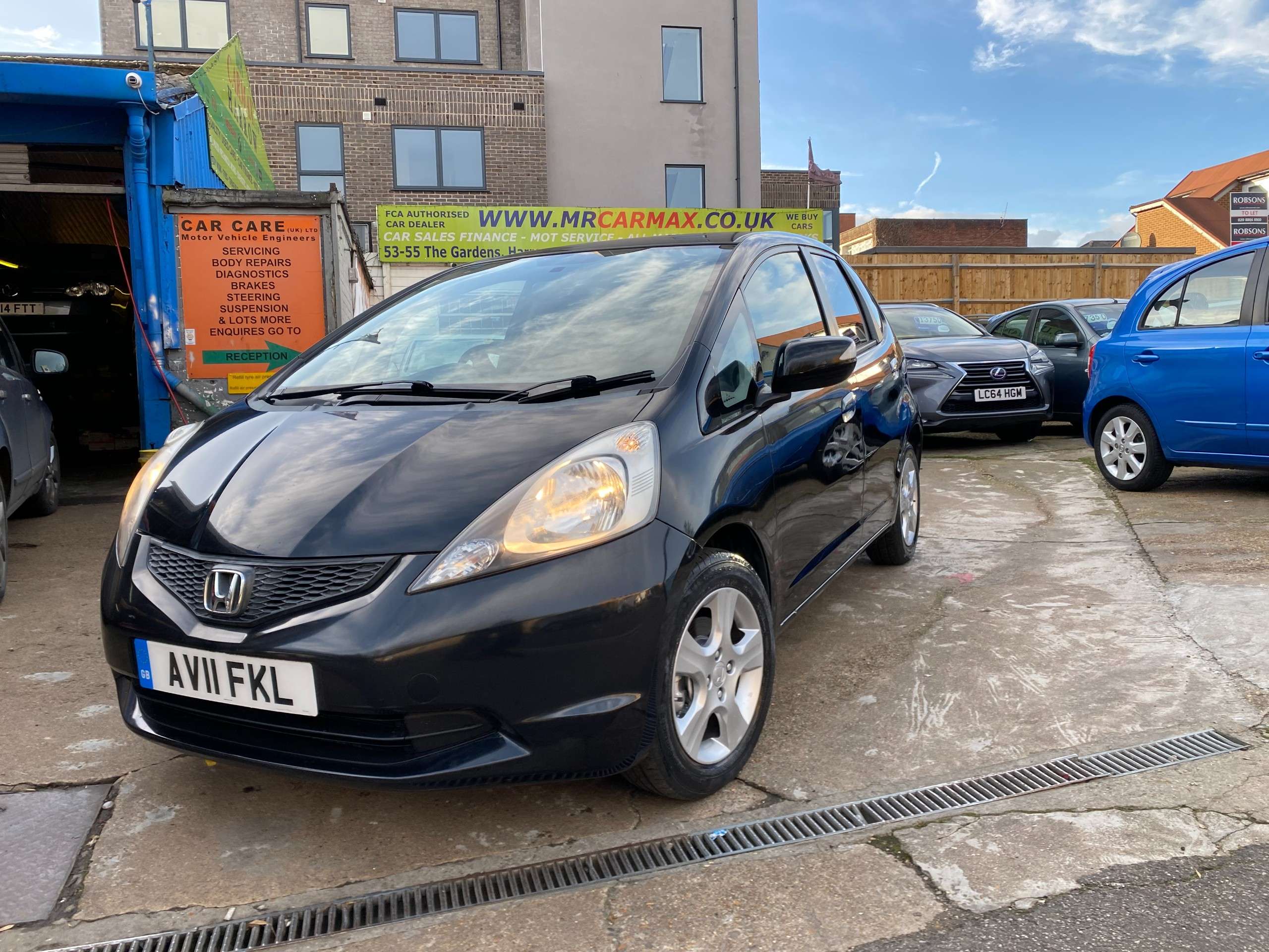 A 2011 HONDA JAZZ 1.4 i-VTEC ES Hatchback 5dr Petrol i SHIFT Euro 5 (99 ps) A 2011 HONDA JAZZ 1.4 i-VTEC ES Hatchback 5dr Petrol i SHIFT Euro 5 (99 ps)