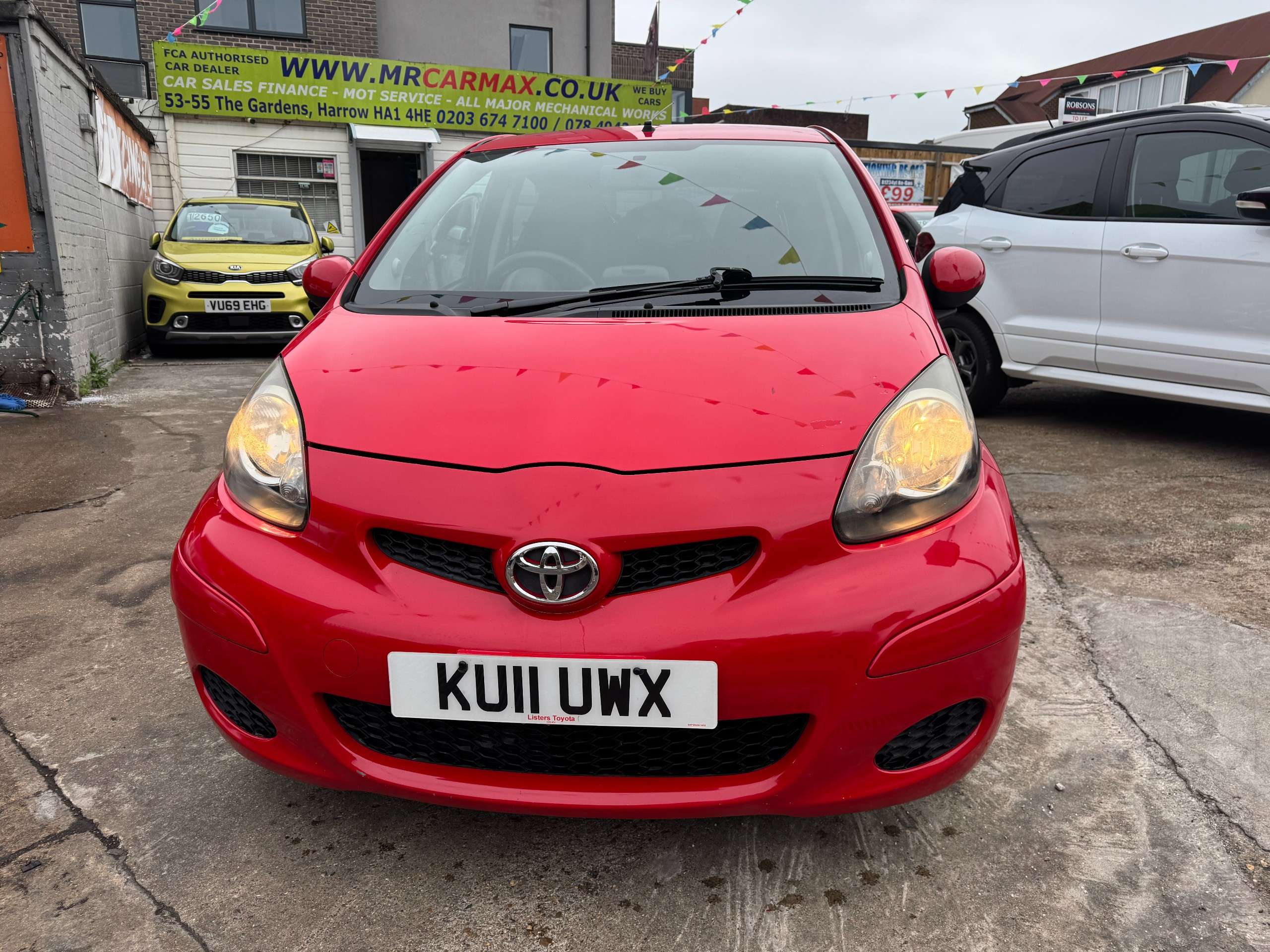 A 2011 TOYOTA AYGO 1.0 VVT-i Go Hatchback 5dr Petrol Manual Euro 5 (67 ps) A 2011 TOYOTA AYGO 1.0 VVT-i Go Hatchback 5dr Petrol Manual Euro 5 (67 ps)
