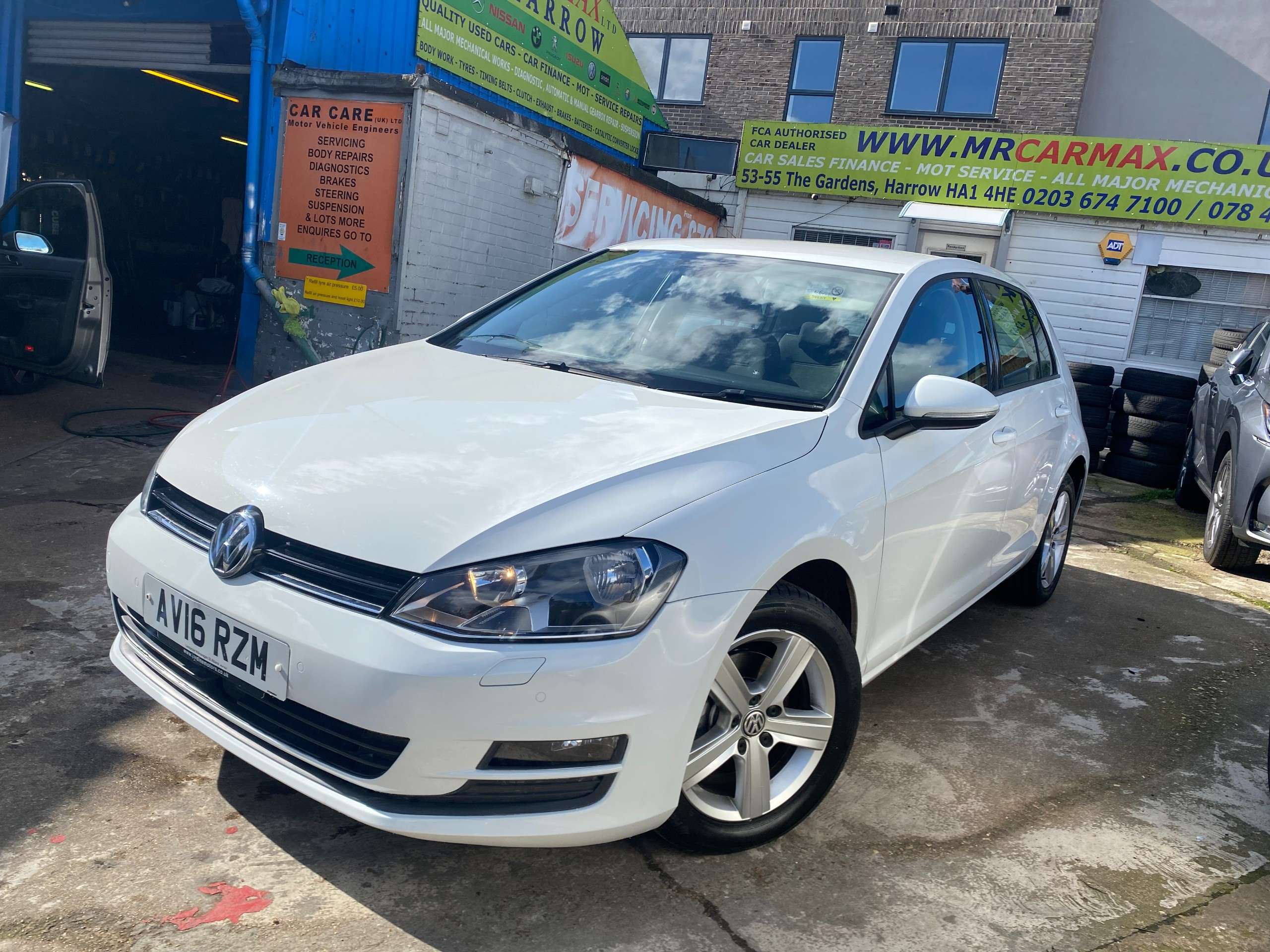 A 2016 VOLKSWAGEN GOLF 1.4 TSI BlueMotion Tech Match Edition Hatchback 5dr Petrol DSG Euro 6 (s/s) (125 ps) A 2016 VOLKSWAGEN GOLF 1.4 TSI BlueMotion Tech Match Edition Hatchback 5dr Petrol DSG Euro 6 (s/s) (125 ps)