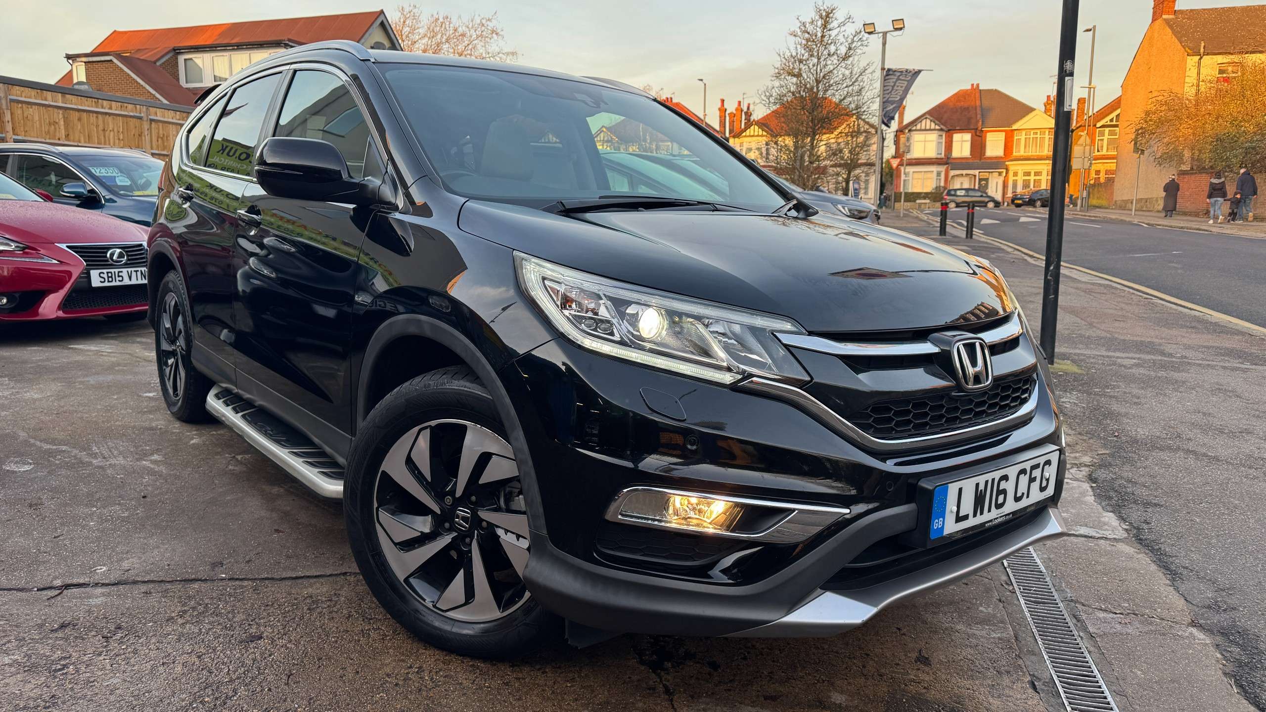 A 2016 HONDA CR-V 2.0 i-VTEC EX SUV 5dr Petrol Auto 4WD Euro 6 (155 ps) A 2016 HONDA CR-V 2.0 i-VTEC EX SUV 5dr Petrol Auto 4WD Euro 6 (155 ps)