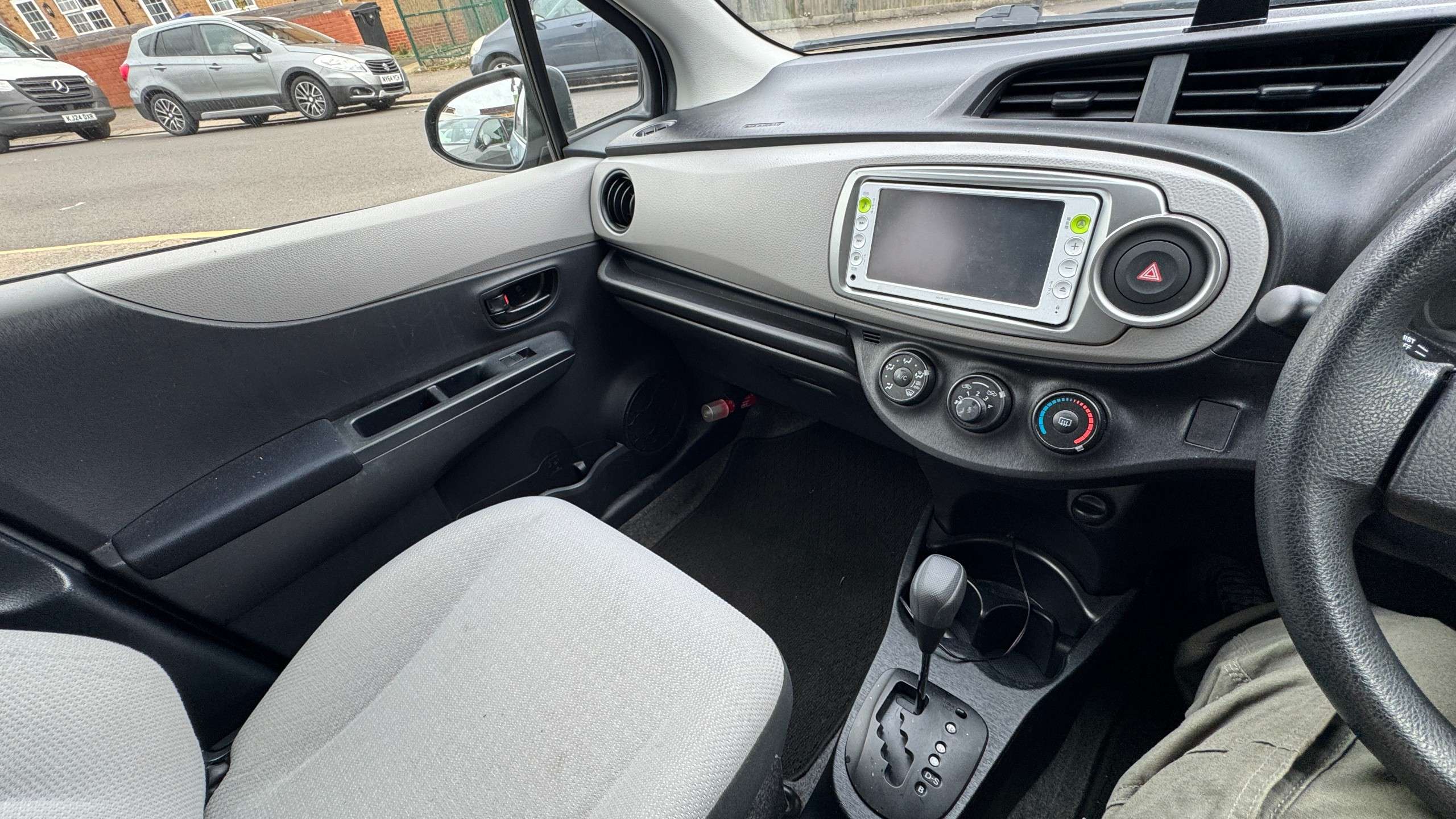 2012 TOYOTA VITZ 2012 TOYOTA VITZ