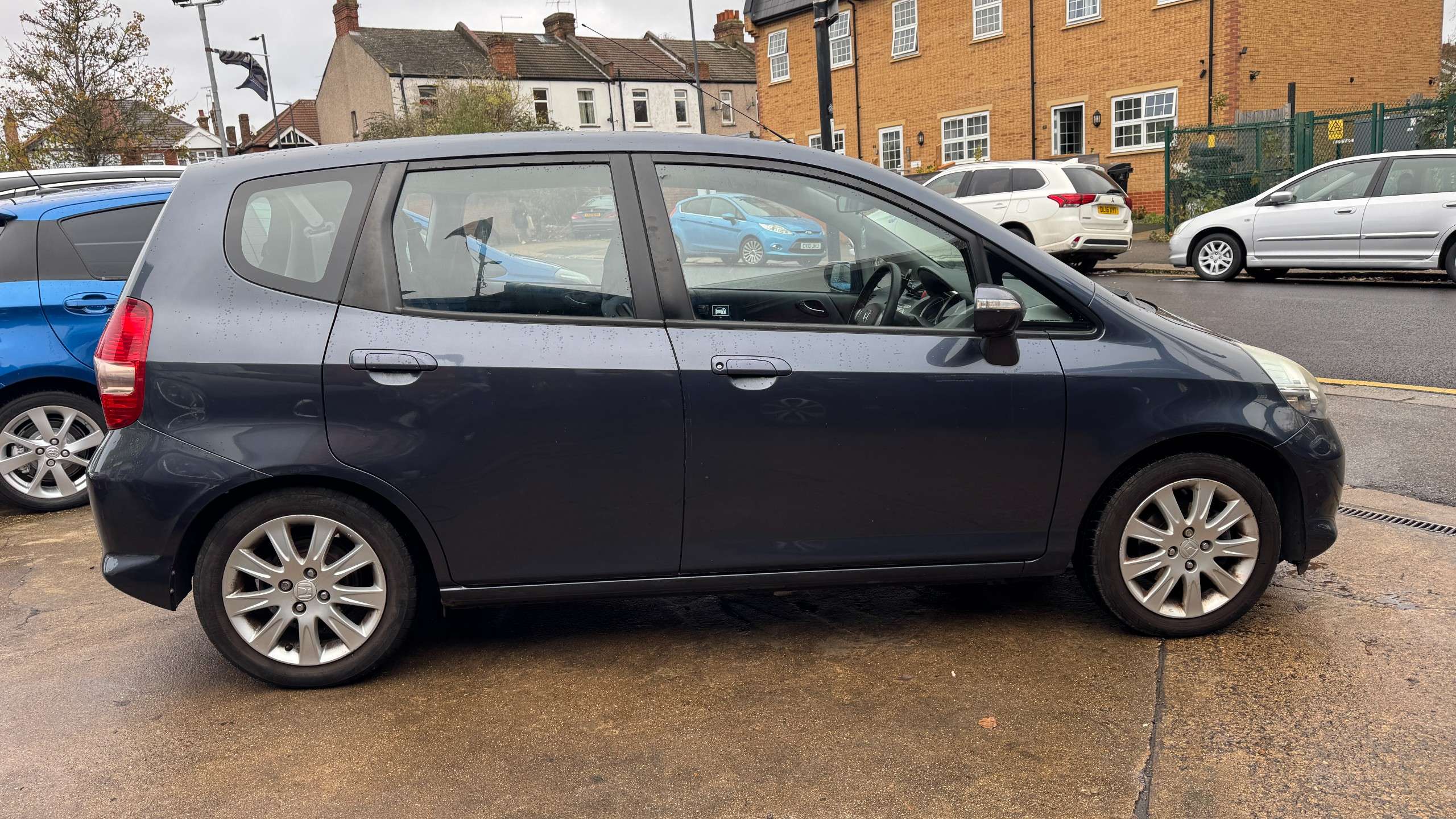 A 2007 HONDA JAZZ 1.4 i-DSI SE Hatchback 5dr Petrol Manual (137 g/km, 82 bhp) A 2007 HONDA JAZZ 1.4 i-DSI SE Hatchback 5dr Petrol Manual (137 g/km, 82 bhp)