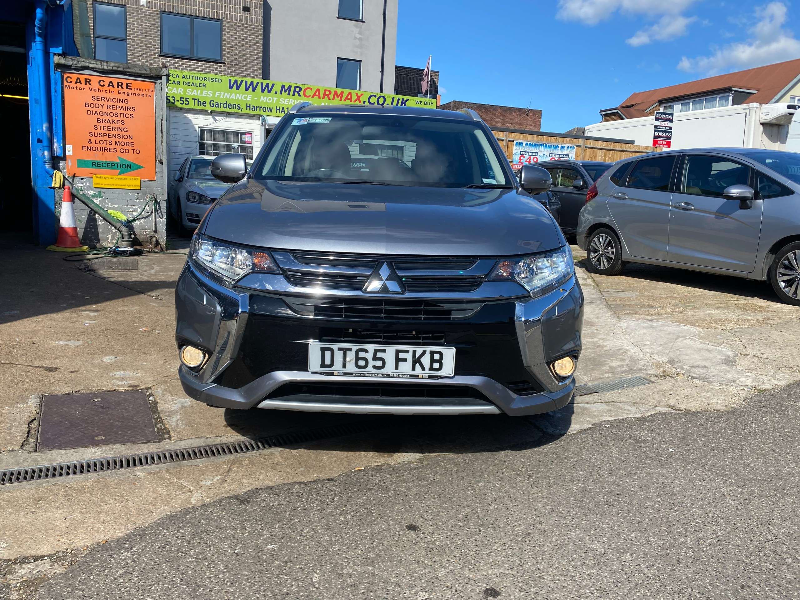 A 2016 MITSUBISHI OUTLANDER 2.0h 12kWh GX4h SUV 5dr Petrol Plug-in Hybrid CVT 4WD Euro 6 (s/s) (200 ps) A 2016 MITSUBISHI OUTLANDER 2.0h 12kWh GX4h SUV 5dr Petrol Plug-in Hybrid CVT 4WD Euro 6 (s/s) (200 ps)