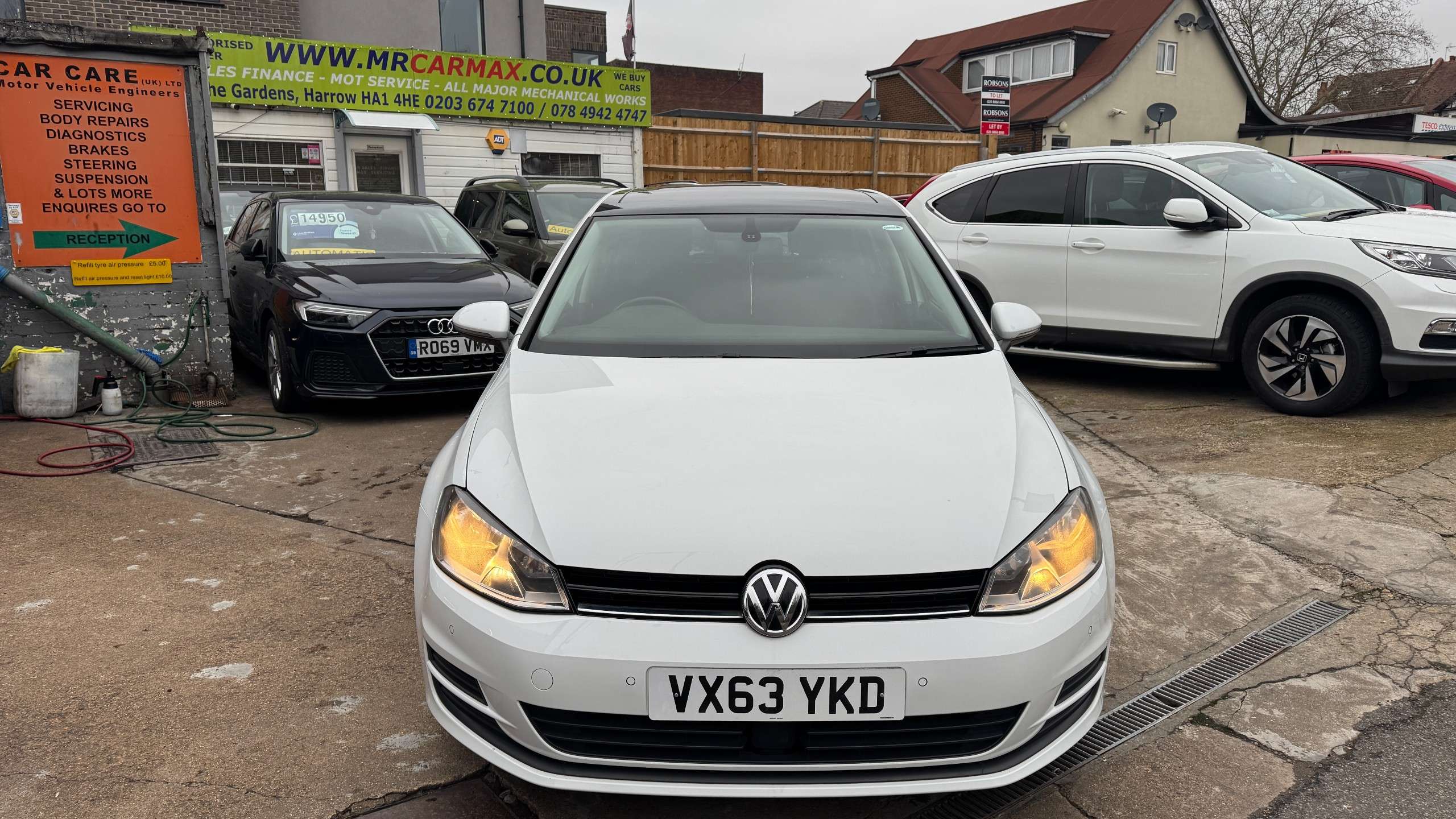 A 2013 VOLKSWAGEN GOLF 1.4 TSI BlueMotion Tech SE Hatchback 5dr Petrol DSG Euro 5 (s/s) (122 ps) A 2013 VOLKSWAGEN GOLF 1.4 TSI BlueMotion Tech SE Hatchback 5dr Petrol DSG Euro 5 (s/s) (122 ps)