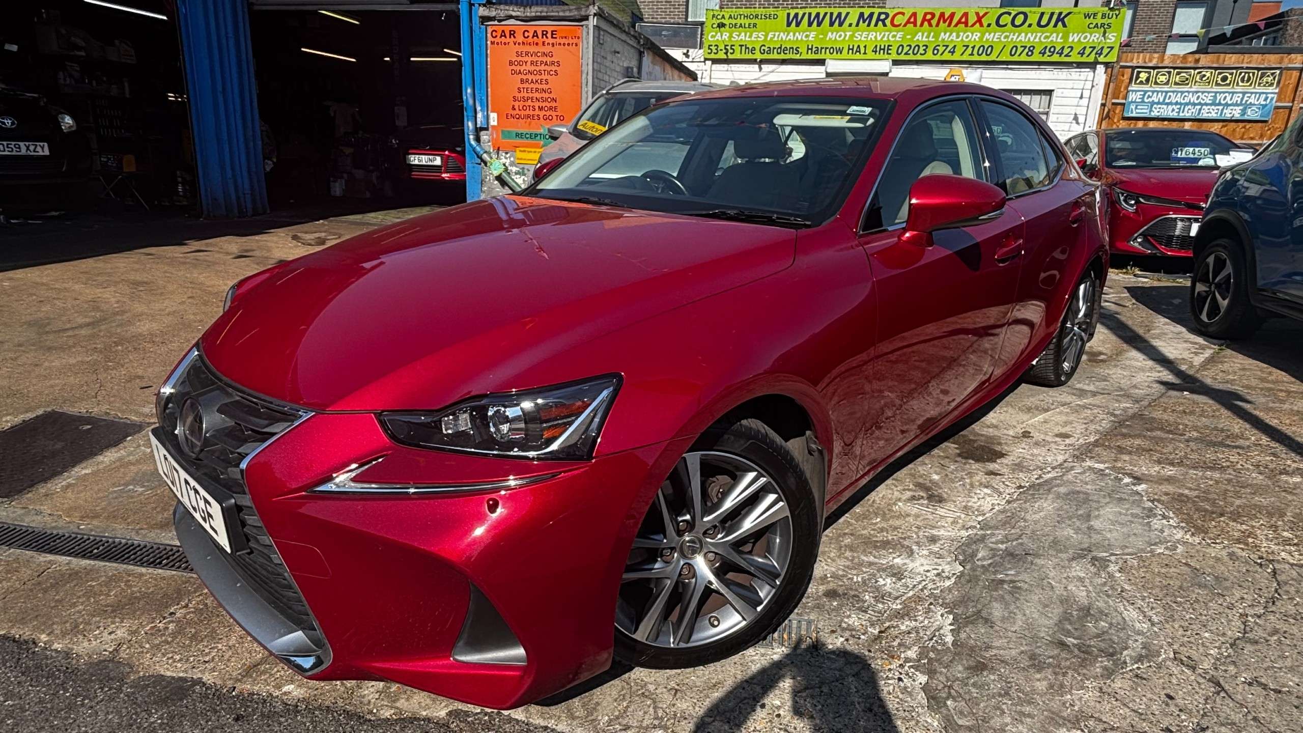 A 2017 LEXUS IS 2.5 300h Advance Saloon 4dr Petrol Hybrid E-CVT Euro 6 (s/s) (223 ps) A 2017 LEXUS IS 2.5 300h Advance Saloon 4dr Petrol Hybrid E-CVT Euro 6 (s/s) (223 ps)