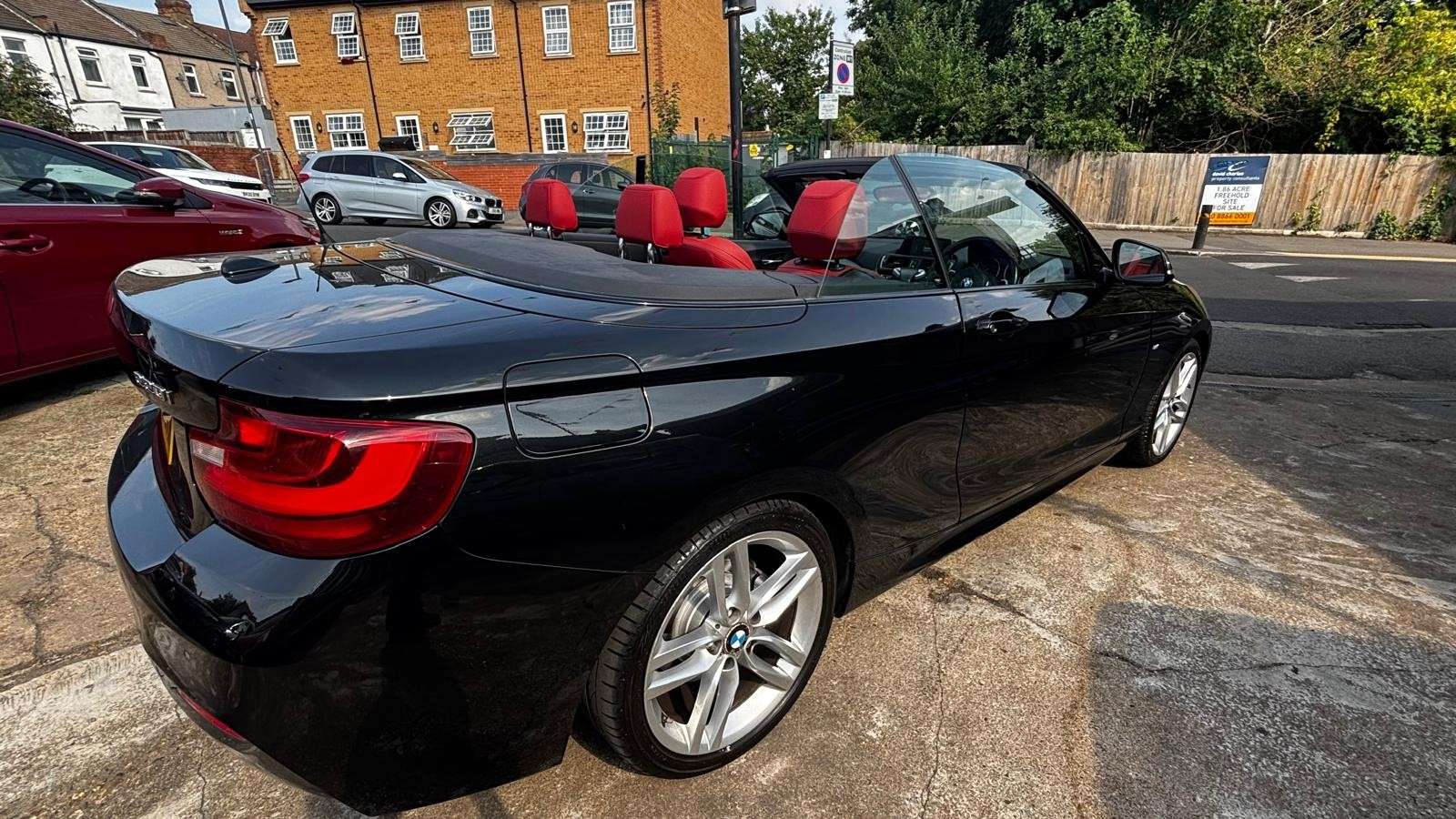 A 2016 BMW 2 SERIES 2.0 220i M Sport Convertible 2dr Petrol Auto Euro 6 (s/s) (184 ps) A 2016 BMW 2 SERIES 2.0 220i M Sport Convertible 2dr Petrol Auto Euro 6 (s/s) (184 ps)