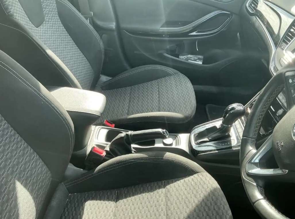 A 2017 VAUXHALL ASTRA 1.4i Turbo SRi Hatchback 5dr Petrol Auto Euro 6 (s/s) (150 ps) A 2017 VAUXHALL ASTRA 1.4i Turbo SRi Hatchback 5dr Petrol Auto Euro 6 (s/s) (150 ps)
