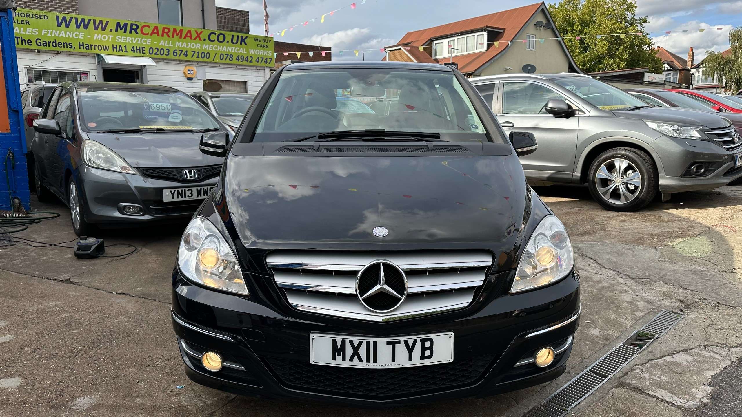 A 2011 MERCEDES-BENZ B CLASS 1.7 B180 Sport MPV 5dr Petrol CVT (177 g/km, 116 bhp) A 2011 MERCEDES-BENZ B CLASS 1.7 B180 Sport MPV 5dr Petrol CVT (177 g/km, 116 bhp)