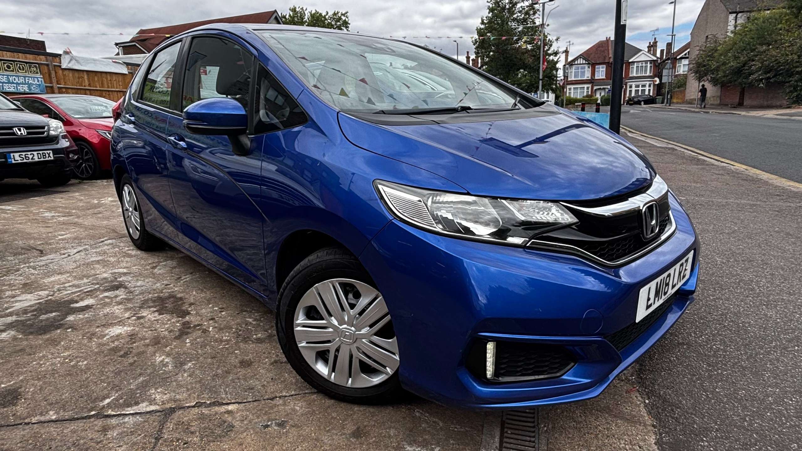 A 2018 HONDA JAZZ 1.3 i-VTEC S Hatchback 5dr Petrol CVT Euro 6 (s/s) (102 ps) A 2018 HONDA JAZZ 1.3 i-VTEC S Hatchback 5dr Petrol CVT Euro 6 (s/s) (102 ps)