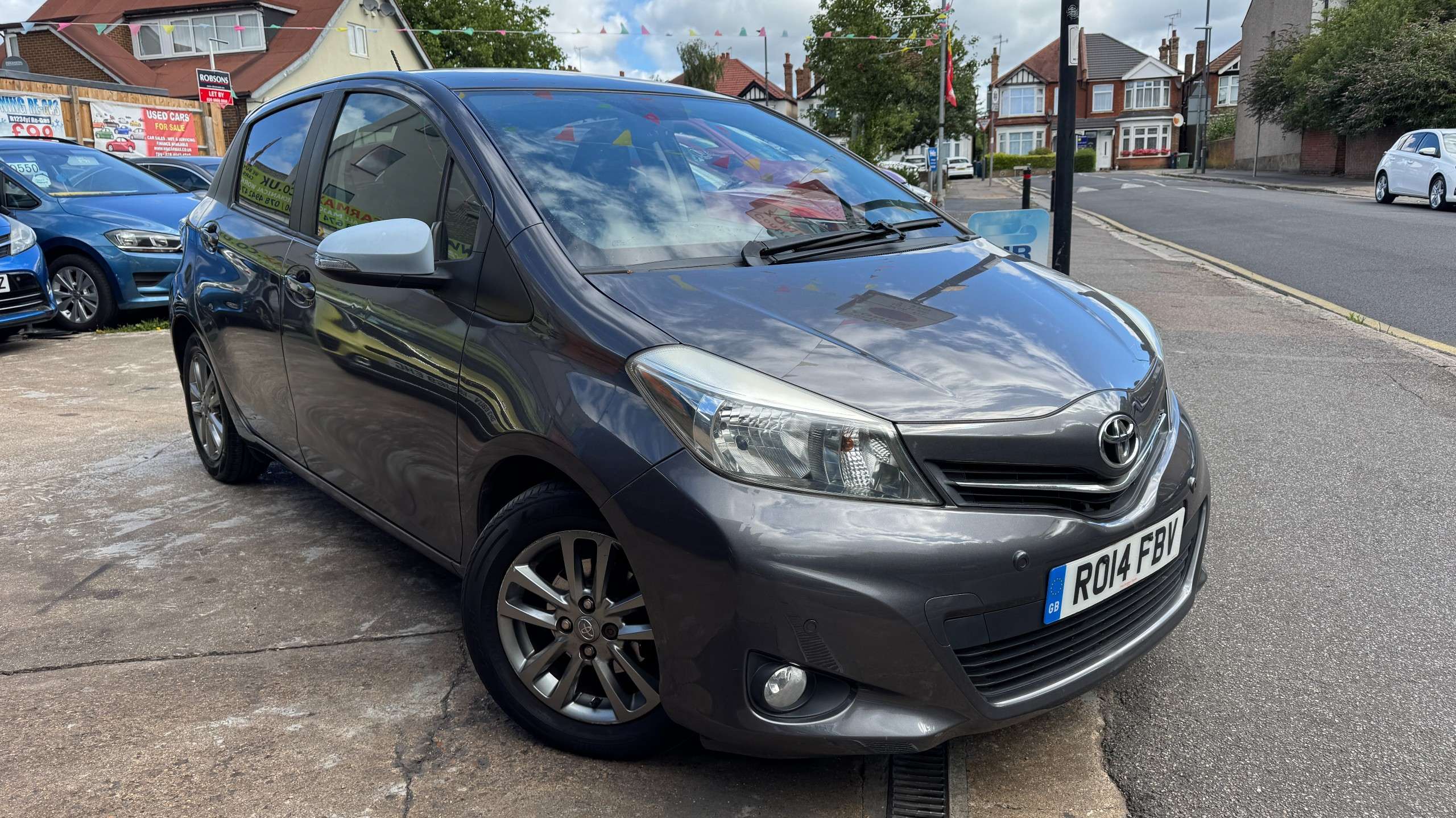 A 2014 TOYOTA YARIS 1.33 Dual VVT-i Icon Plus Hatchback 5dr Petrol Multidrive S Euro 5 (99 ps) A 2014 TOYOTA YARIS 1.33 Dual VVT-i Icon Plus Hatchback 5dr Petrol Multidrive S Euro 5 (99 ps)