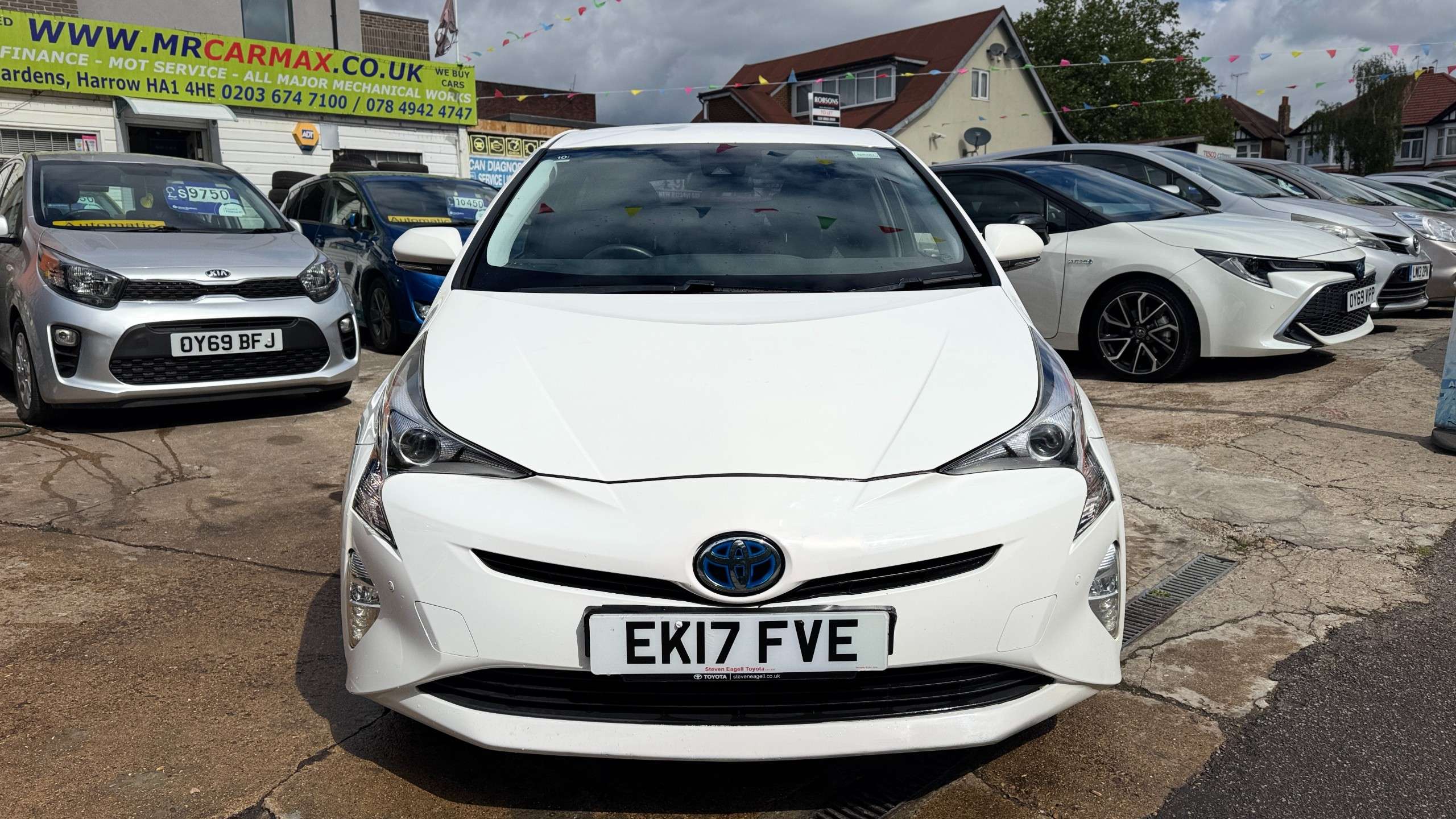 A 2017 TOYOTA PRIUS 1.8 VVT-h Active Hatchback 5dr Petrol Hybrid CVT Euro 6 (s/s) (122 ps) A 2017 TOYOTA PRIUS 1.8 VVT-h Active Hatchback 5dr Petrol Hybrid CVT Euro 6 (s/s) (122 ps)