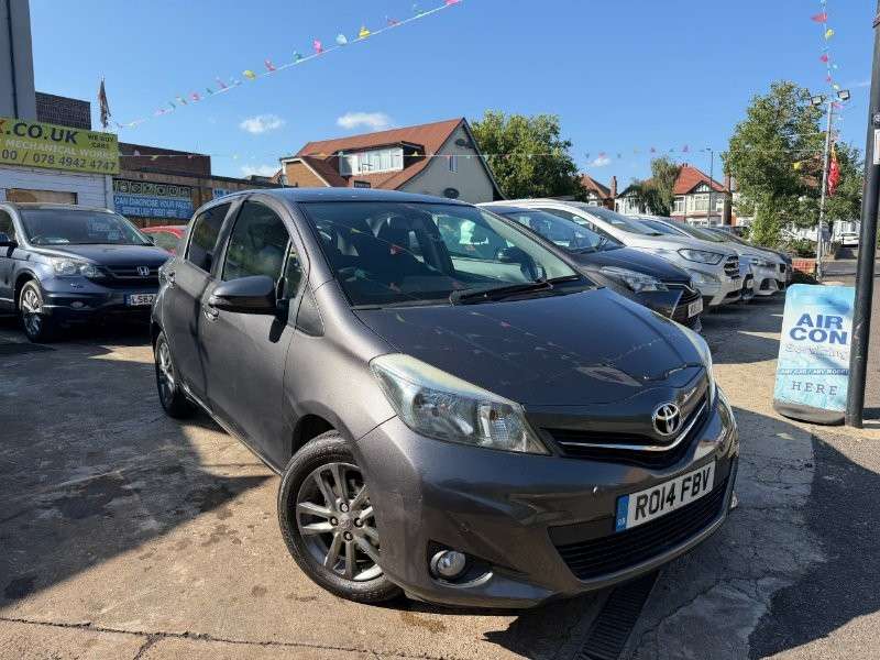 A 2014 TOYOTA YARIS 1.33 Dual VVT-i Icon Plus Hatchback 5dr Petrol Multidrive S Euro 5 (99 ps) A 2014 TOYOTA YARIS 1.33 Dual VVT-i Icon Plus Hatchback 5dr Petrol Multidrive S Euro 5 (99 ps)