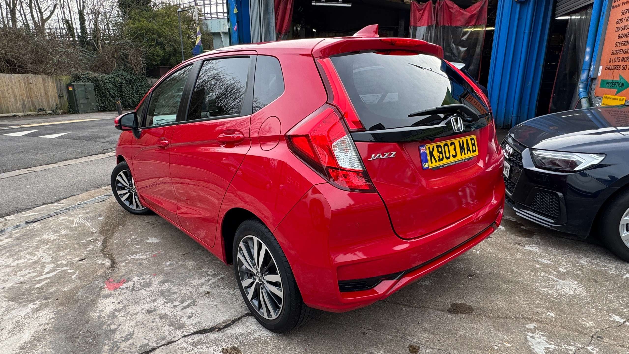 A 2020 HONDA JAZZ 1.3 i-VTEC EX Navi Hatchback 5dr Petrol CVT Euro 6 (s/s) (102 ps) A 2020 HONDA JAZZ 1.3 i-VTEC EX Navi Hatchback 5dr Petrol CVT Euro 6 (s/s) (102 ps)